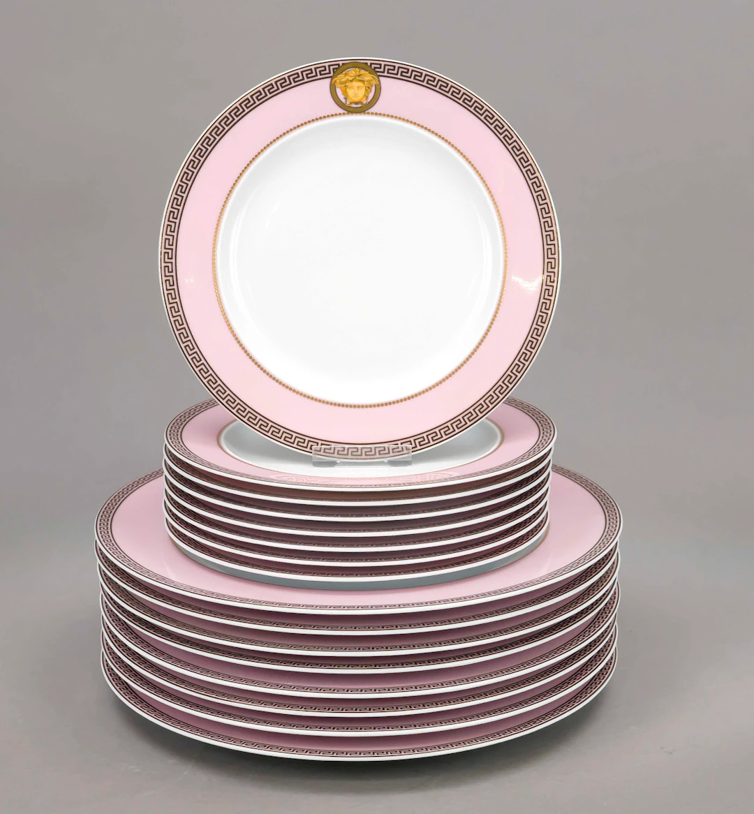 Acht Desserteller und 8 Platztell