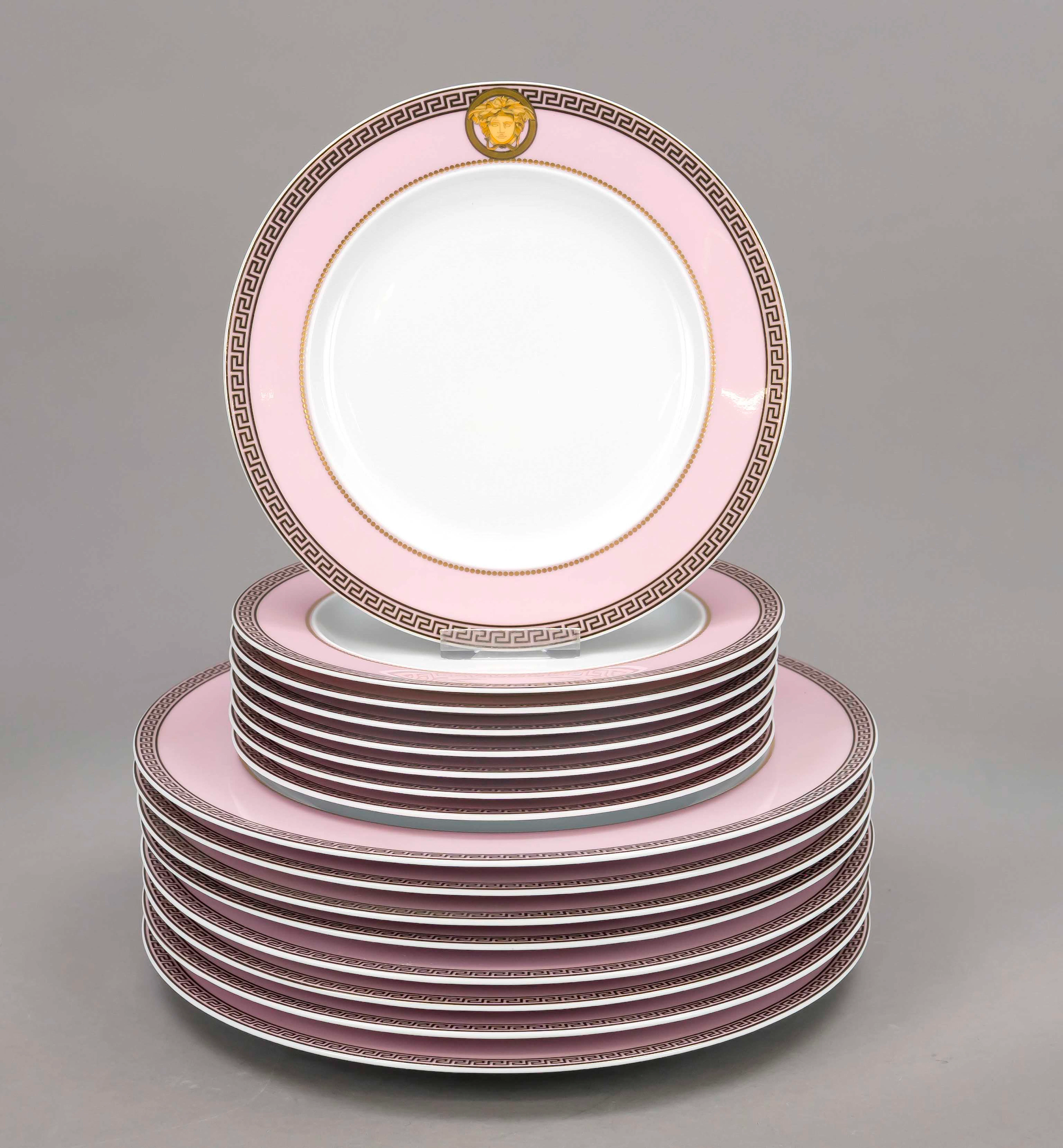 Acht Desserteller und 8 Platztell