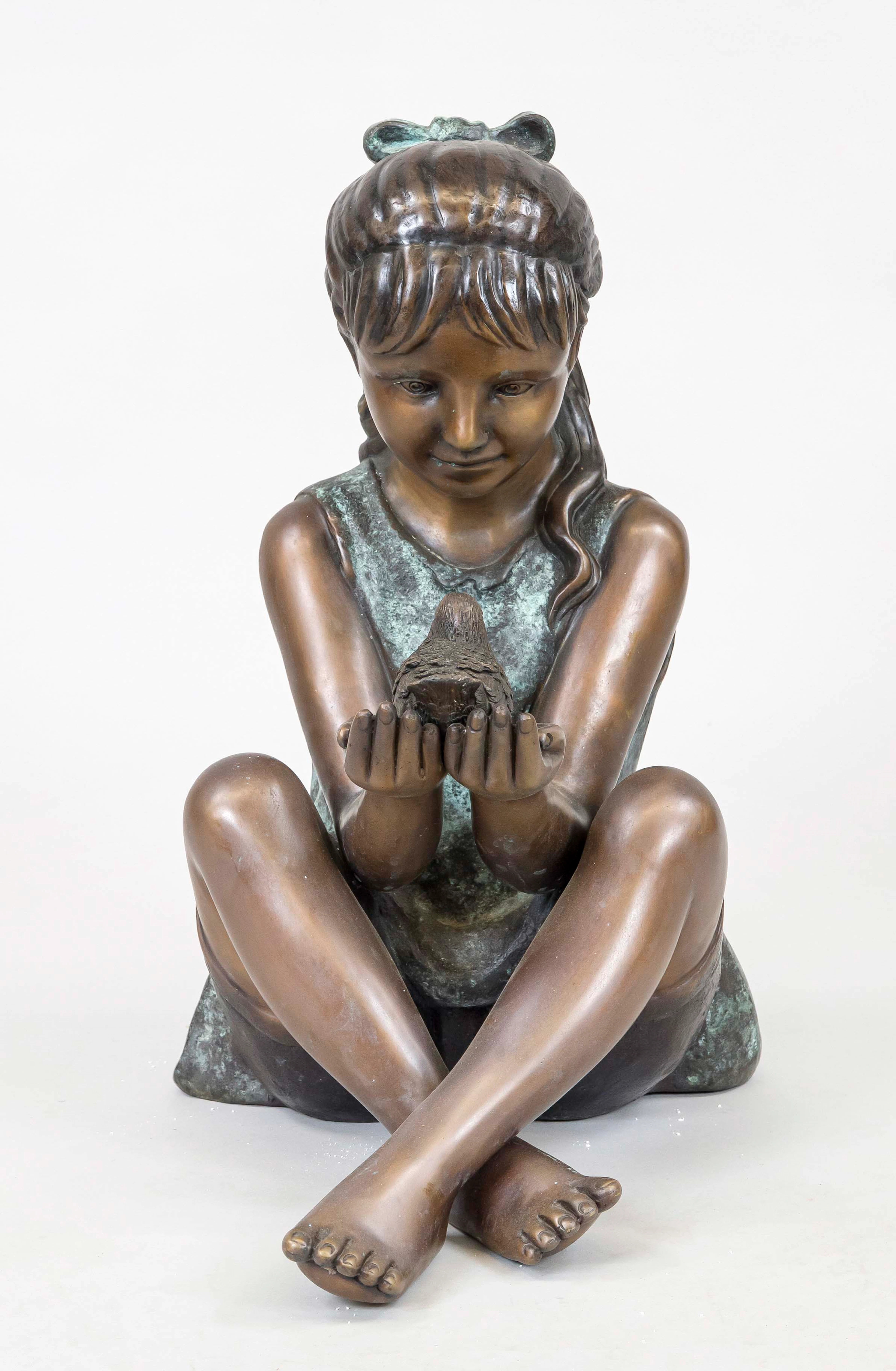 Gartenfigur Mädchen mit Vogel, 21