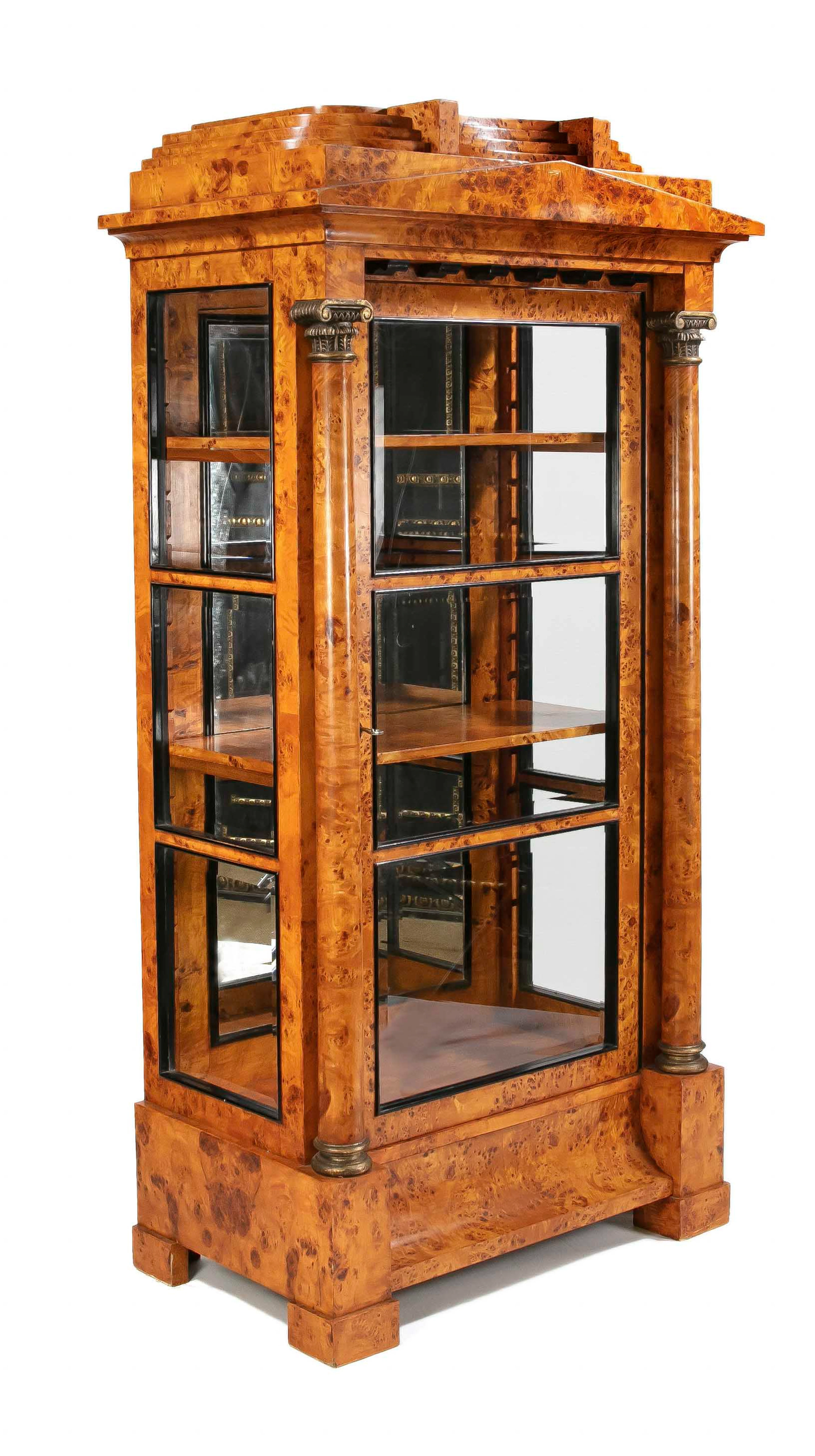 Vitrine im Biedermeier-Stil, Ende 20