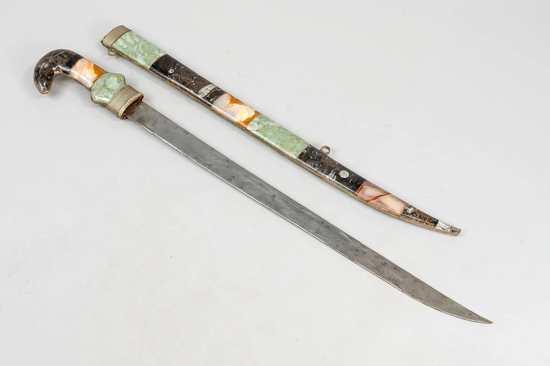 Orientalischer Säbel mit Steinbes