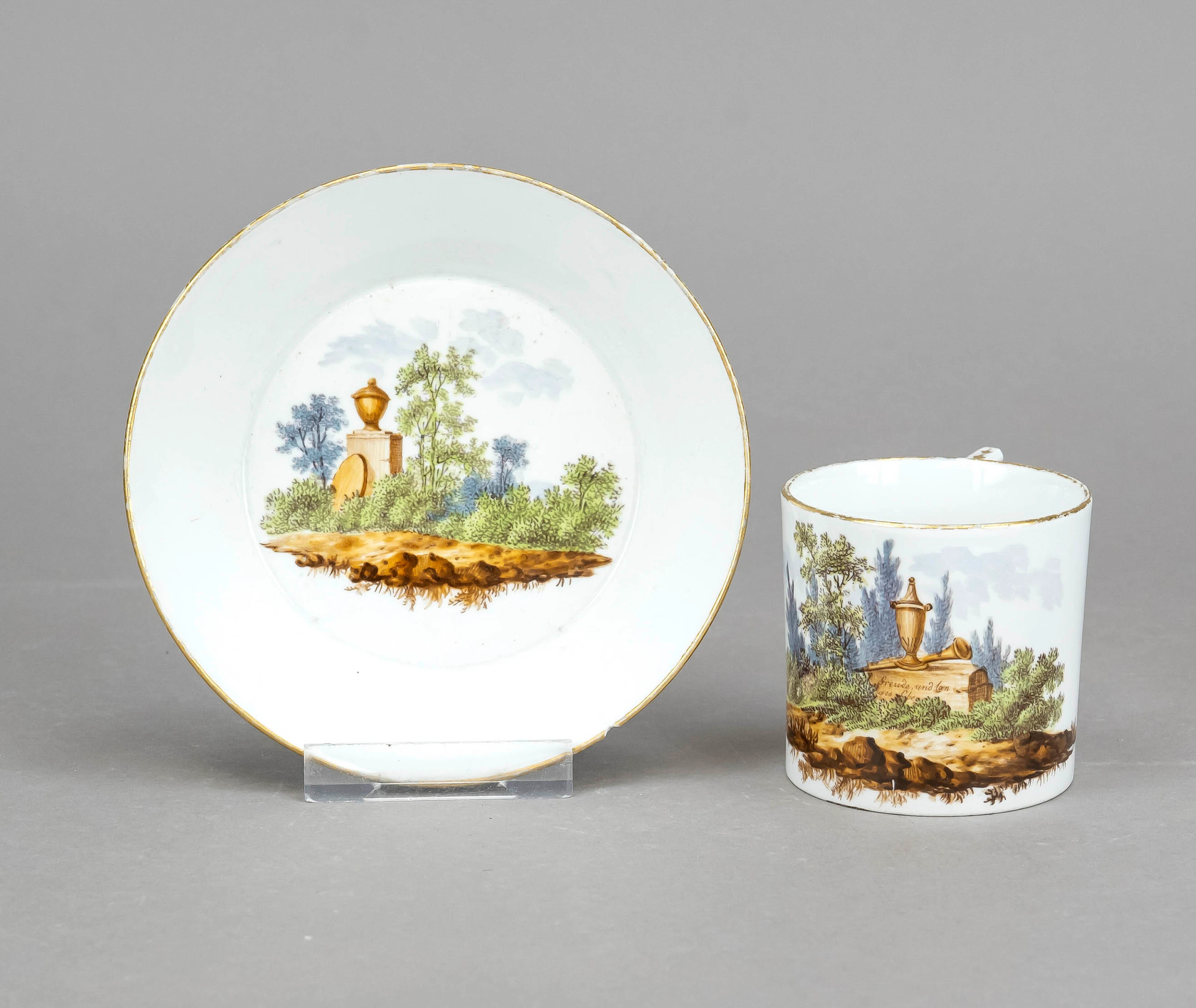 Tasse mit UT, Fürstenberg, um 178