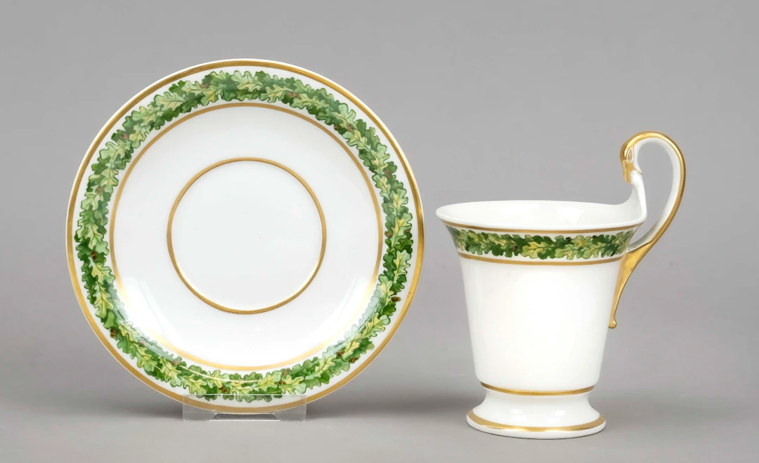 Tasse mit UT, KPM Berlin, Kriegsm