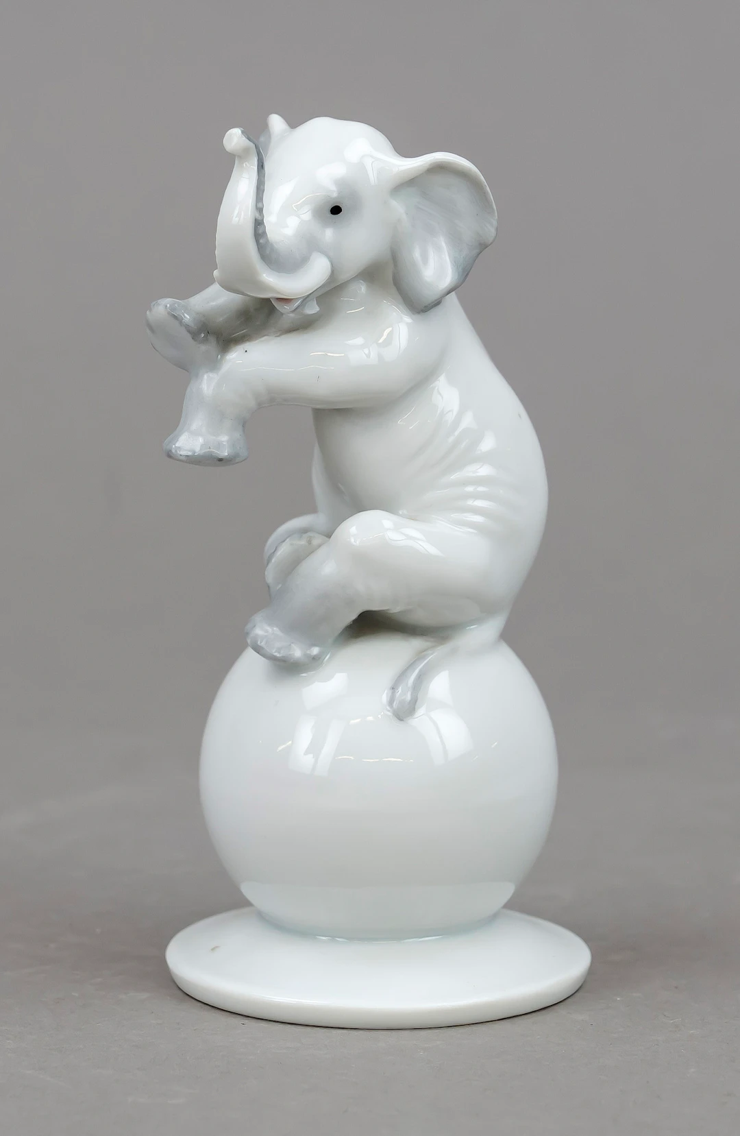 Elefant auf Kugel, Rosenthal, Sel