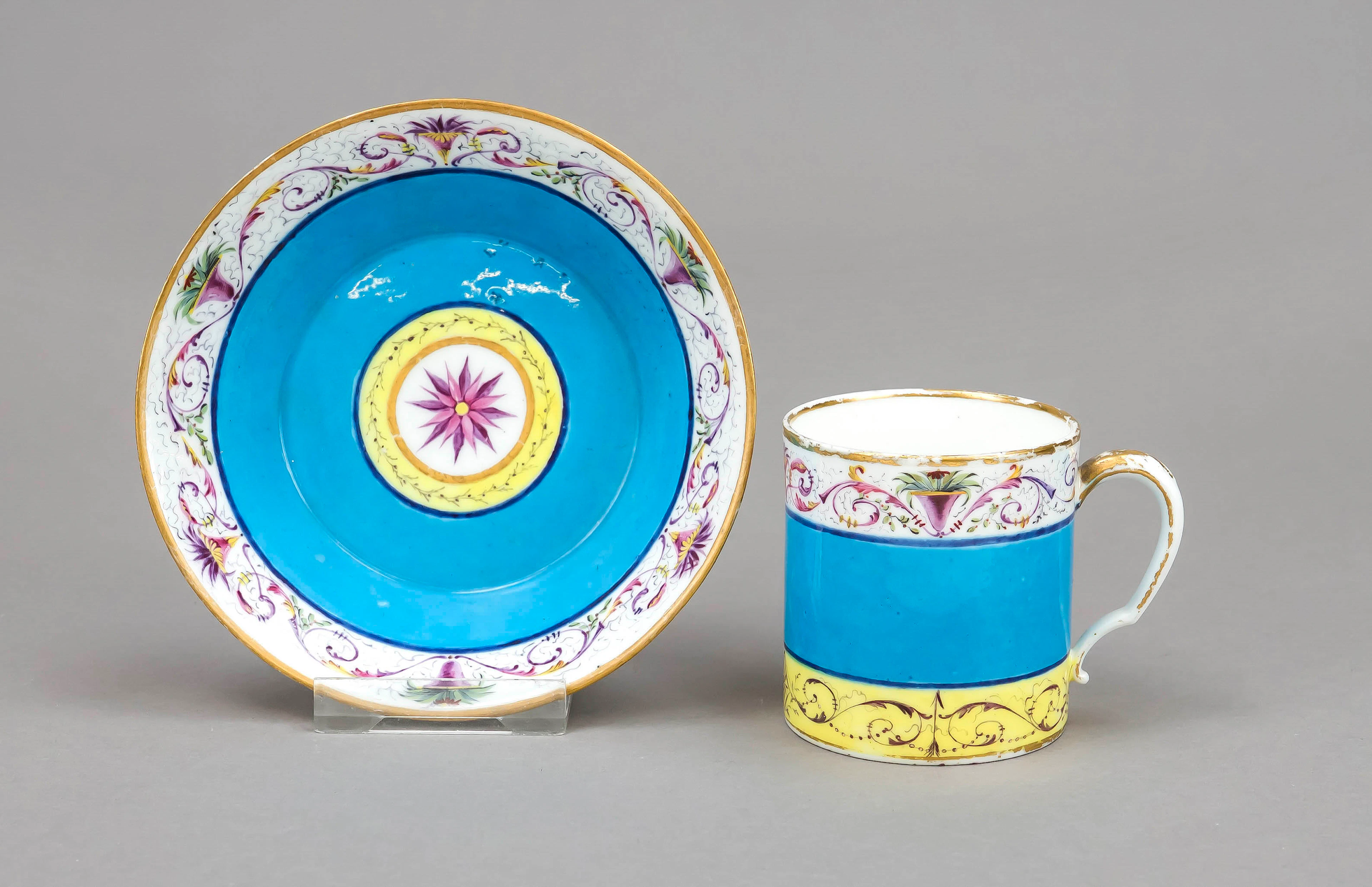 Tasse mit UT, Sevres, 18. Jh., Wa