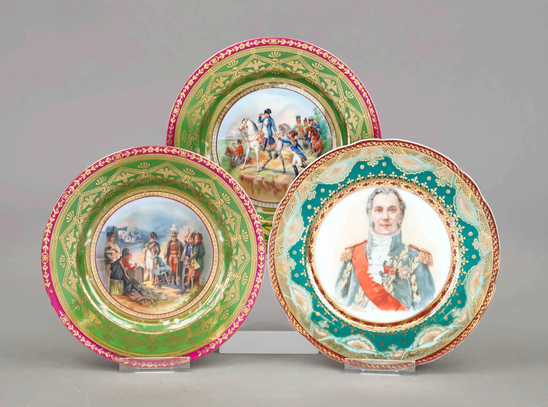Drei Teller mit französischen Mot