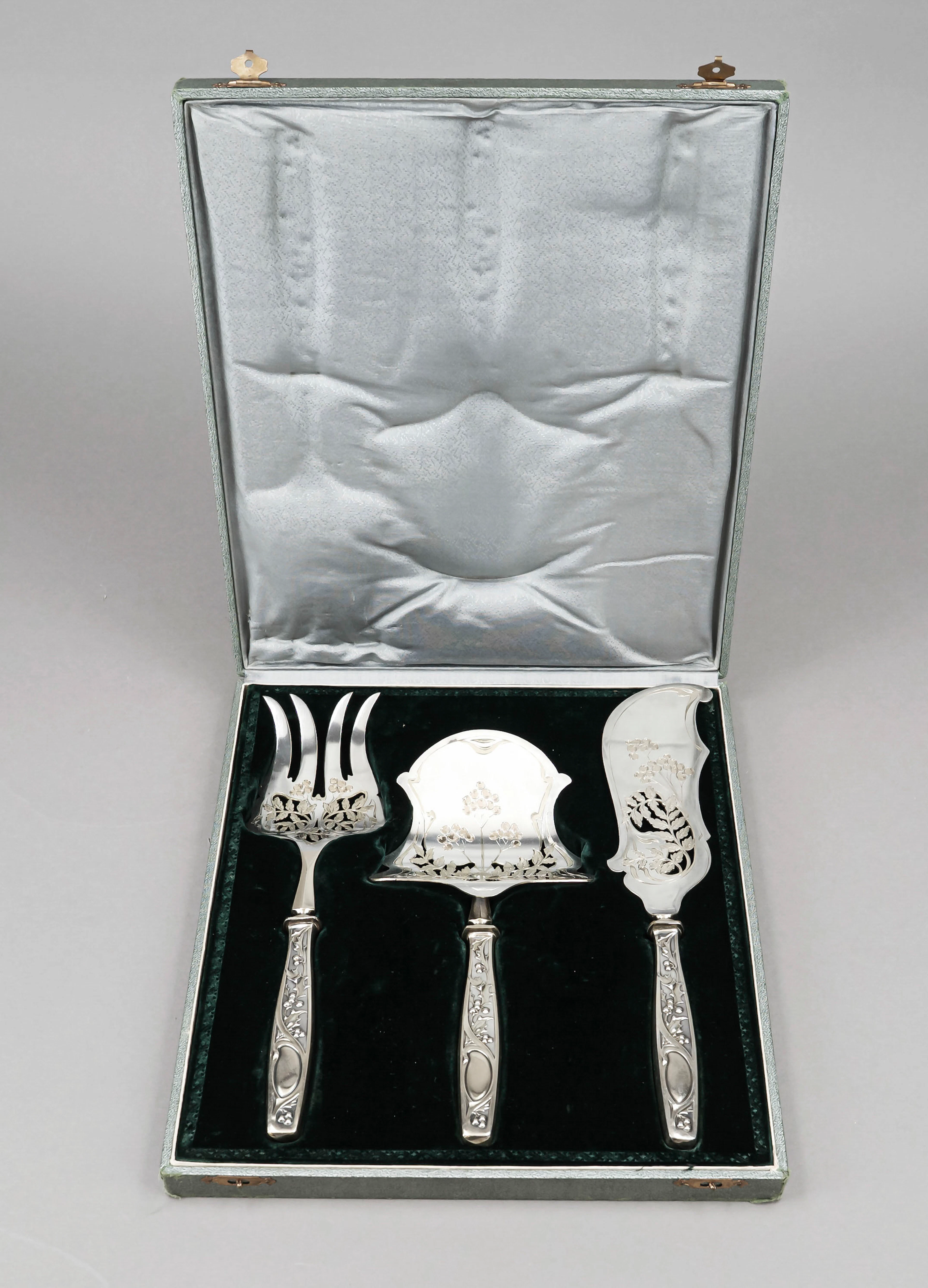 Dreiteiliges Jugendstil-Vorlegebe