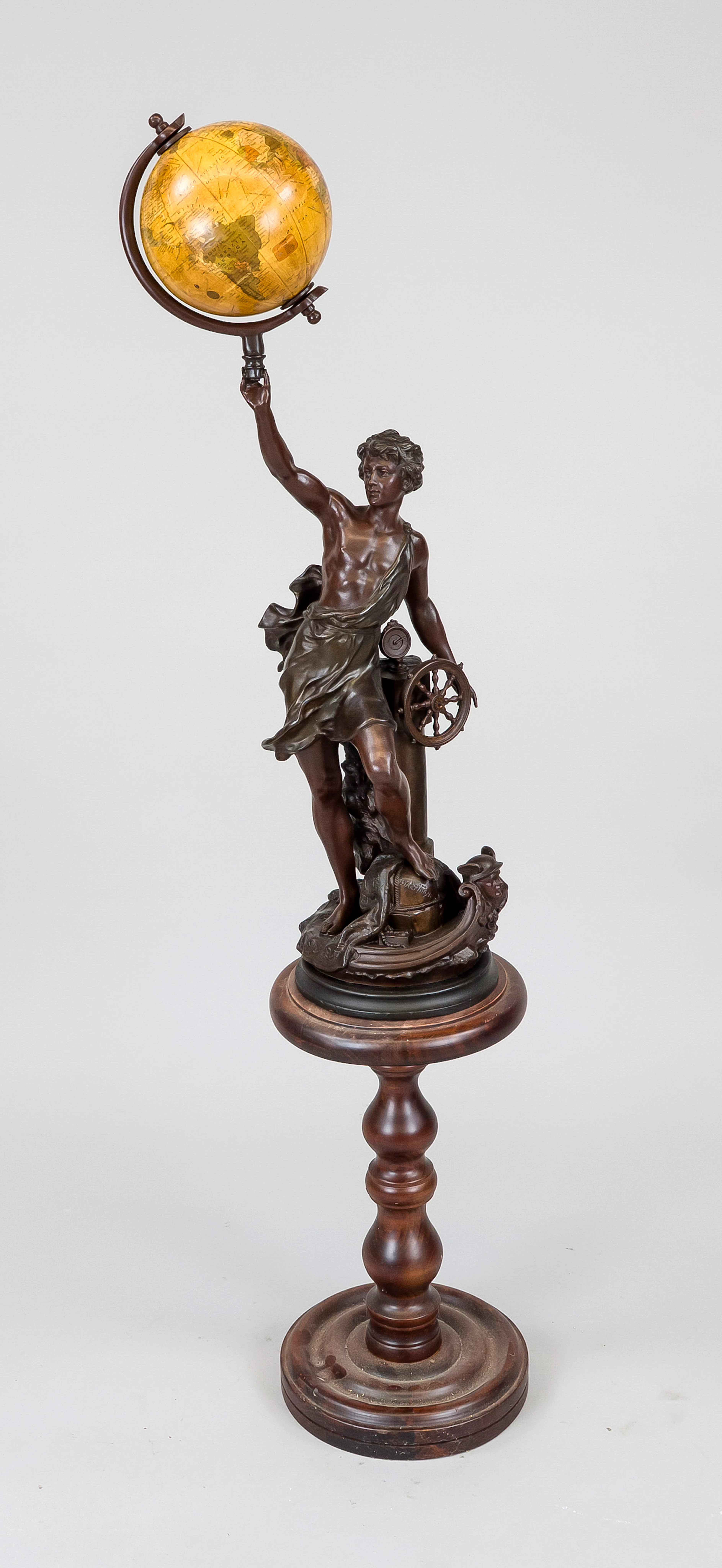 Figur mit Globus, 20. Jh., bronzi