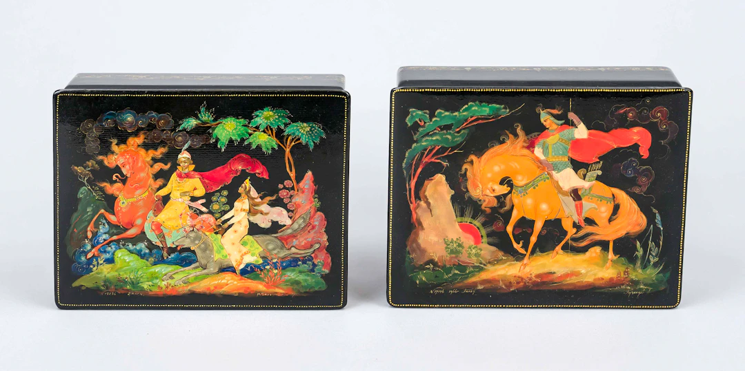 2 russische Lackdosen, 20. Jh., a