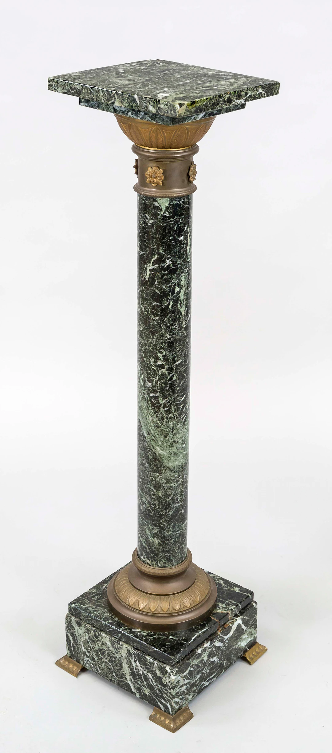 Säule, 1. H. 20. Jh., spinatgrüne