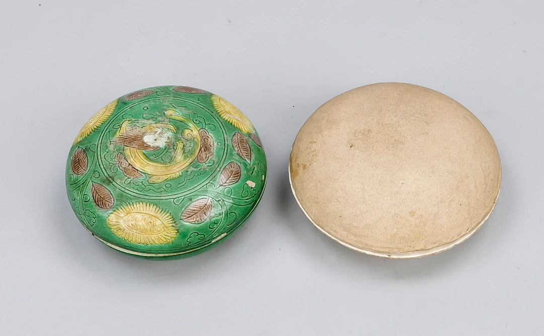 2 Deckeldosen, China, 1 x Ming-ze