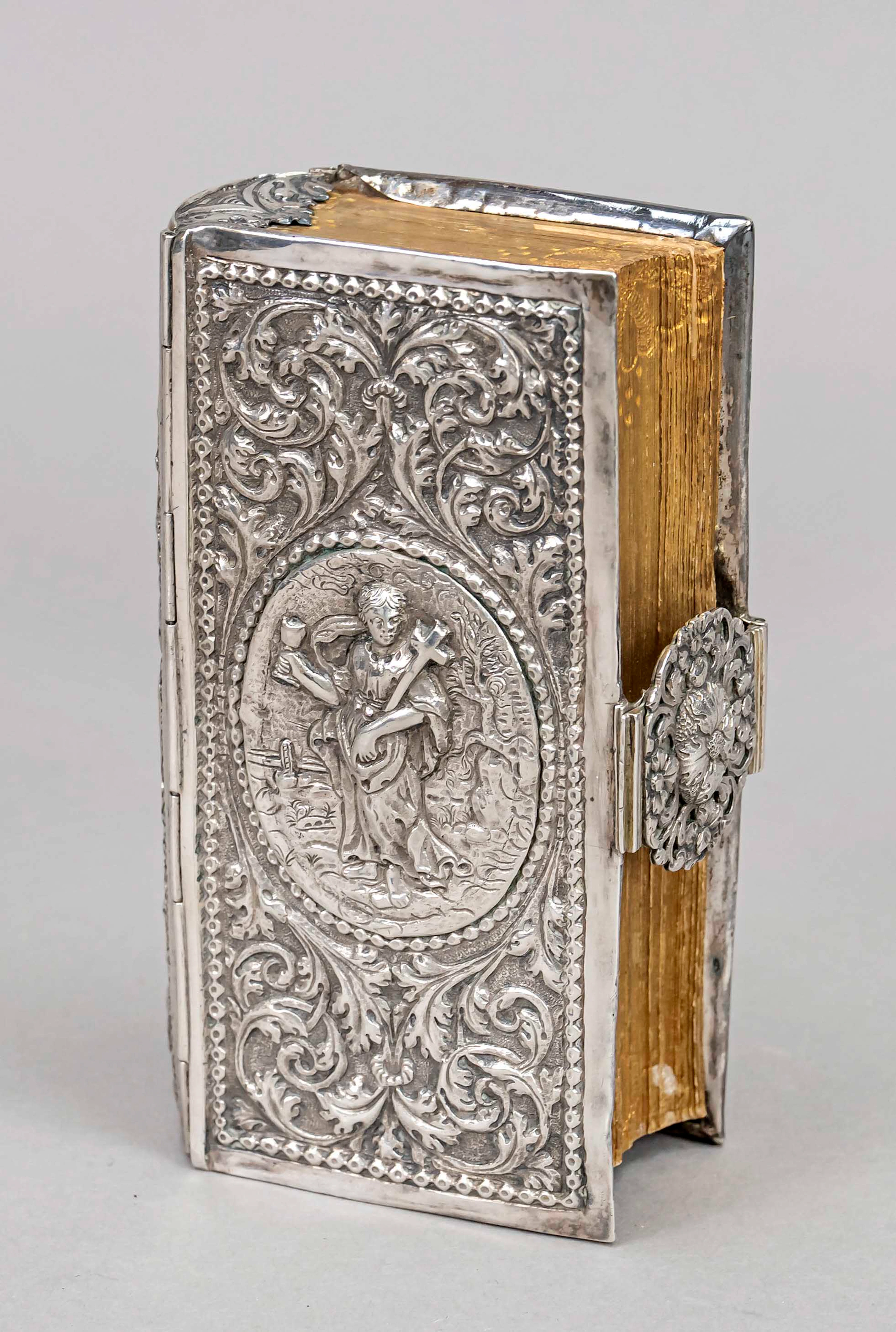 Buch mit silbermontiertem Einband