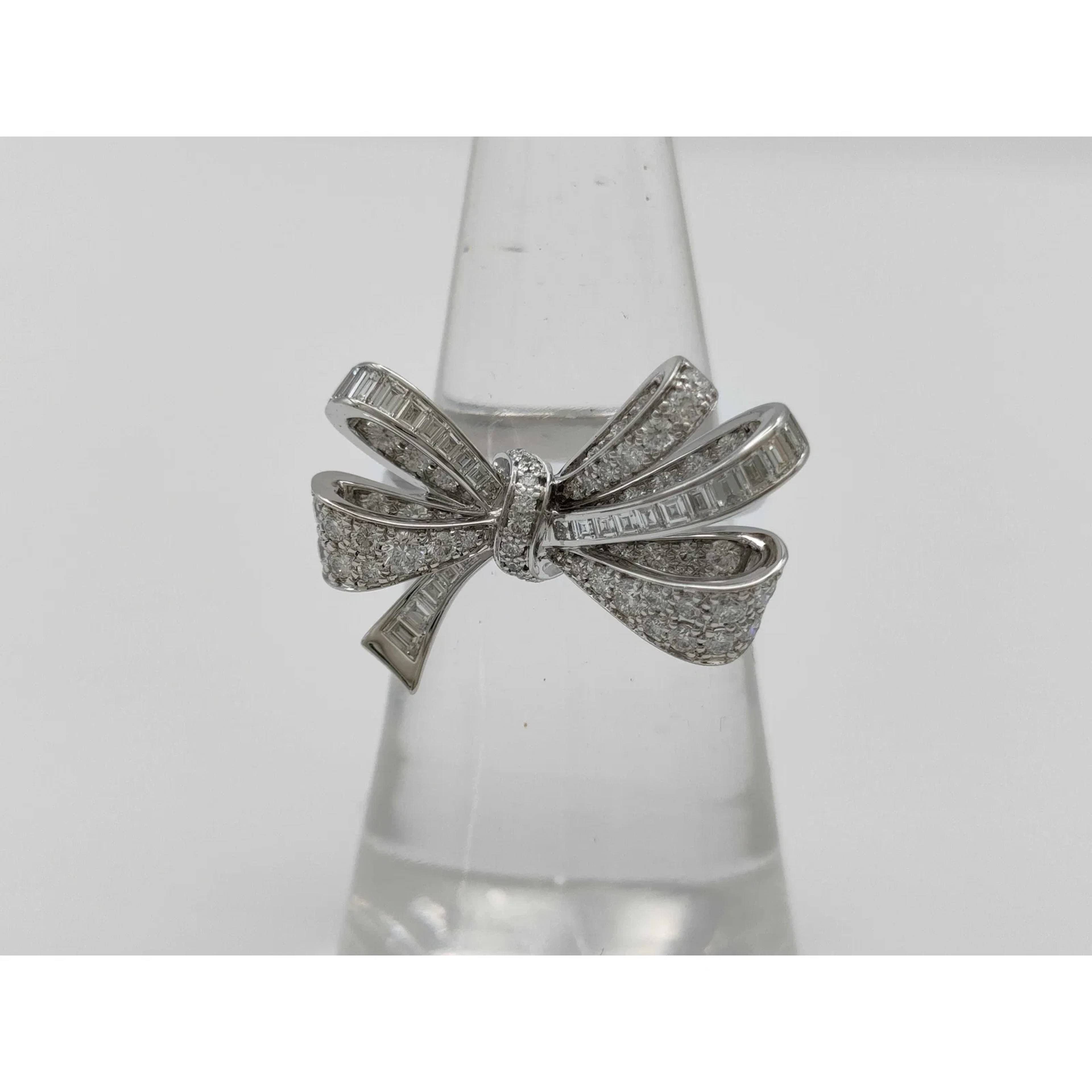 Graff Tildas Bow Diamond 18K White Gold Ring