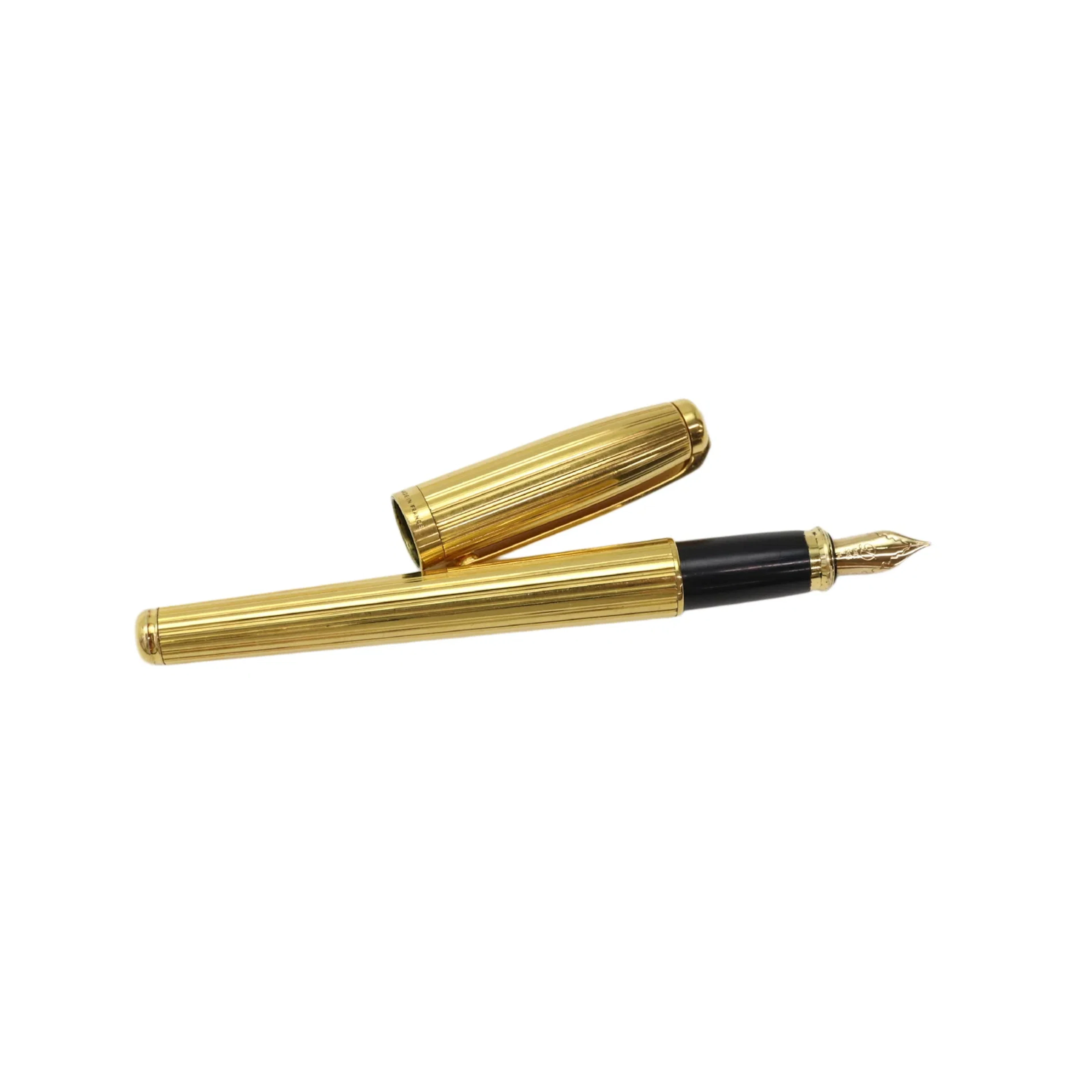 S.T. Dupont Vintage Gold Tone Ribbed Fountain Pen