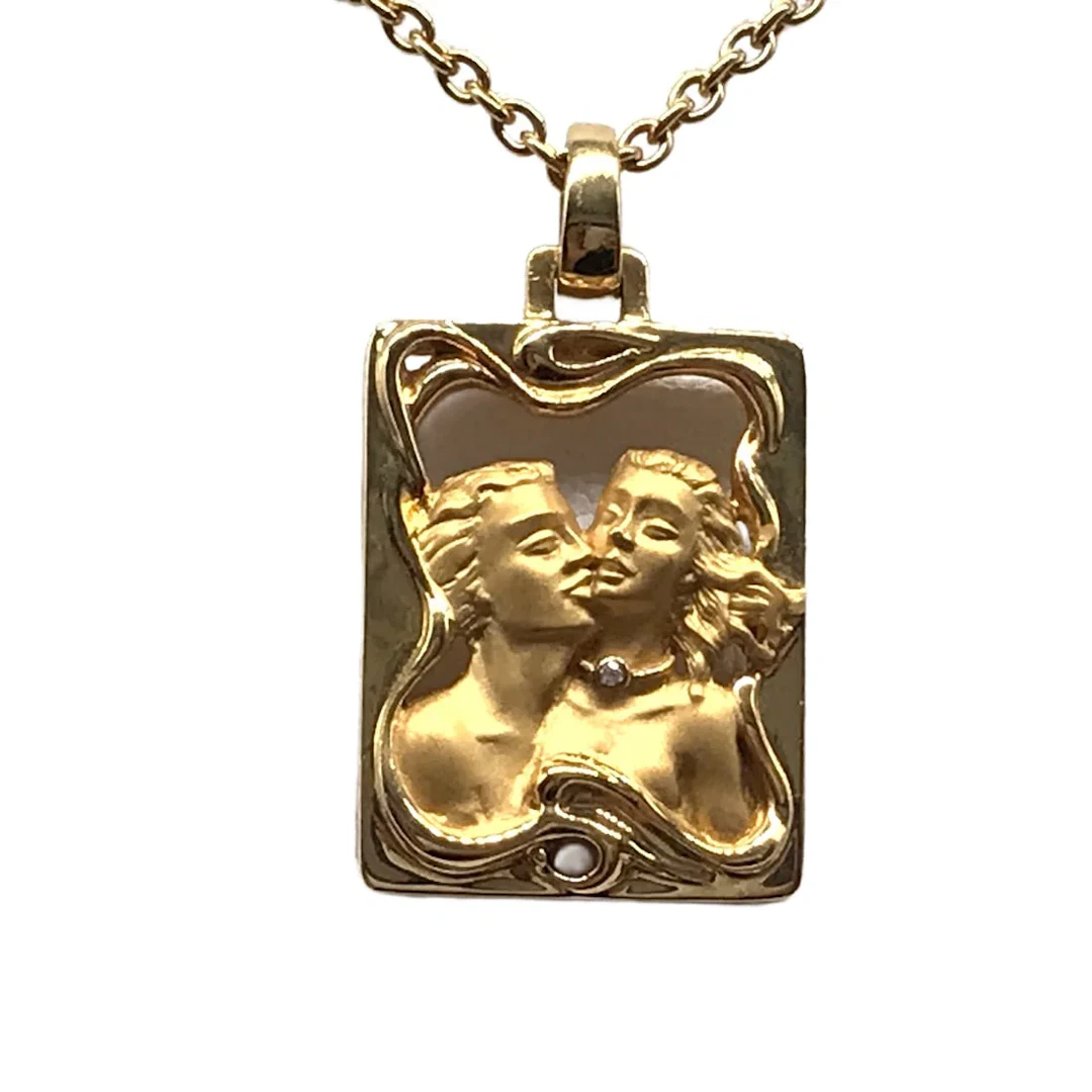 Carrera y Carrera Diamond Double Figure Relief 18K Yellow Gold Pendant Necklace
