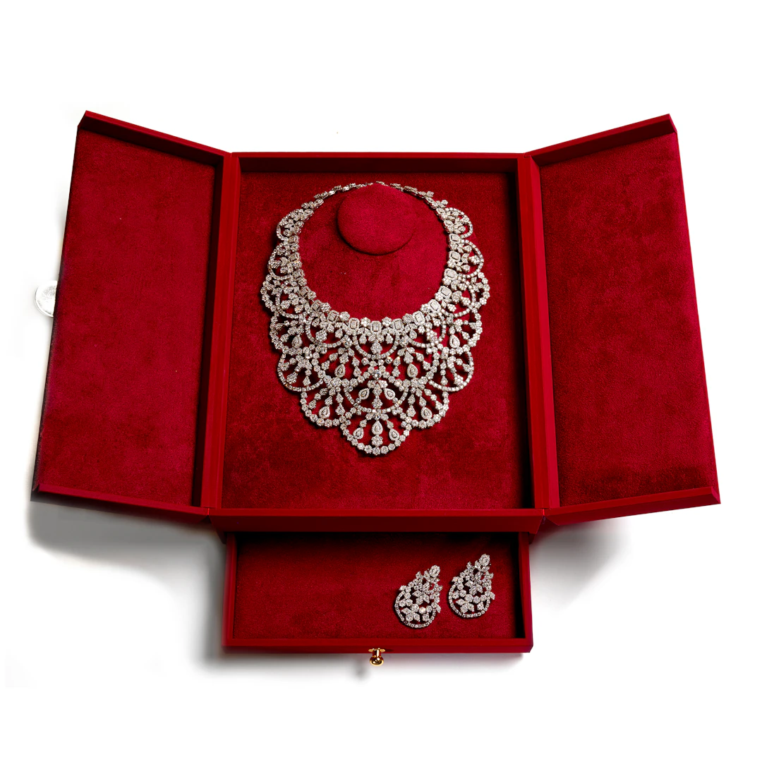 Demi parure con Diamanti. Importante collana in oro bianco 18kt, diamanti