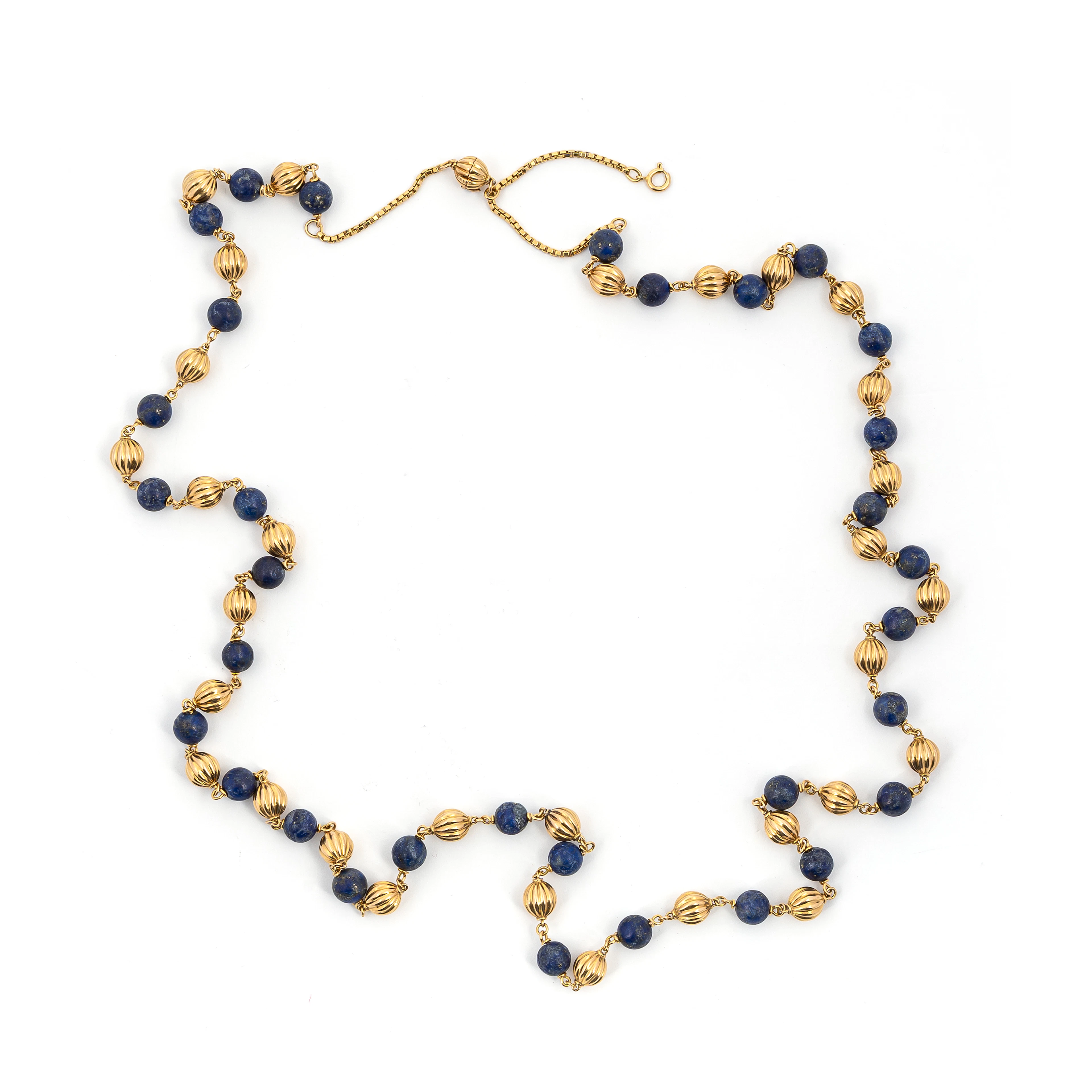 Lunga collana a boules con Lapislazzuli. Oro giallo 18kt. Lunghezza