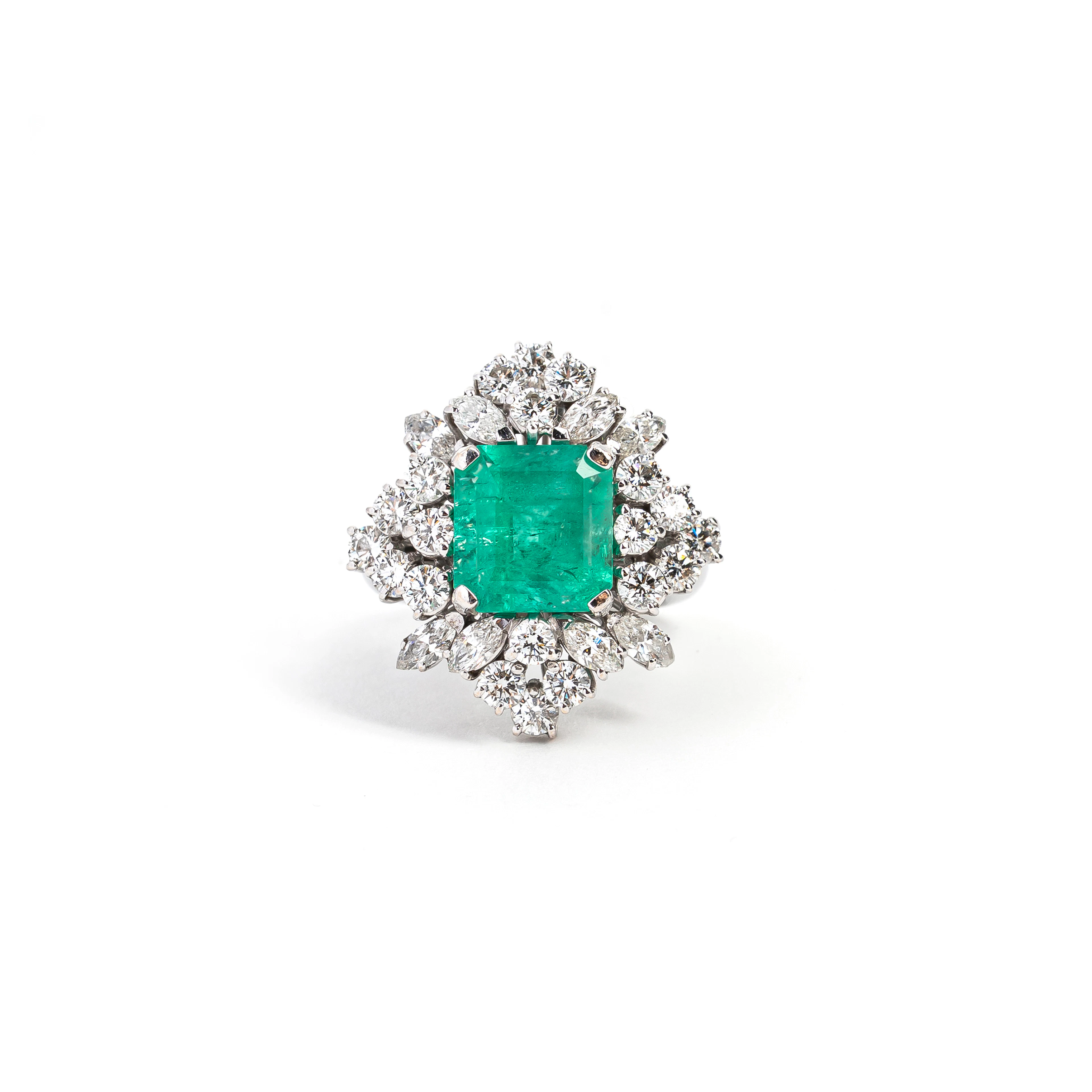 Anello con Smeraldo Colombia. Platino, smeraldo di 5.50 ct, moderate