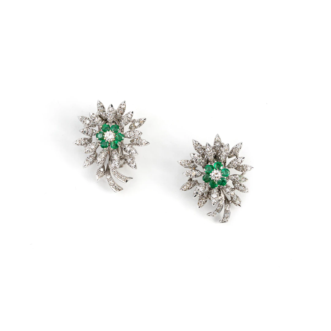 Orecchini con Diamanti e Smeraldi. Oro bianco 18kt, diamanti di 1.00