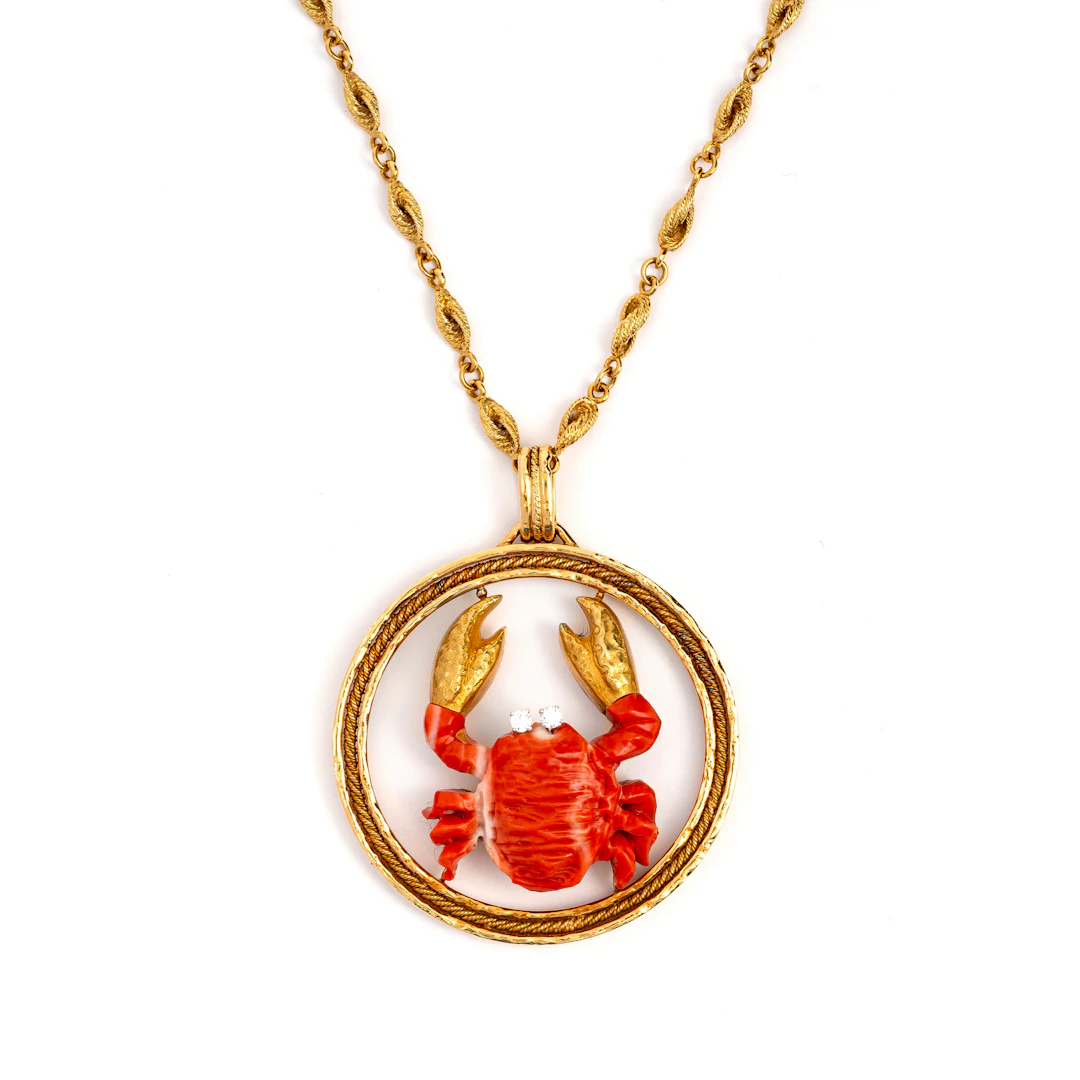 Lunga collana con Corallo e Diamanti. Oro giallo 18kt, lunga catena