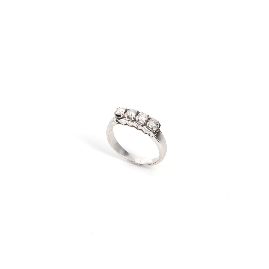 Anello con Diamanti. Oro bianco 18kt, 4 diamanti di 0.50 ct circa