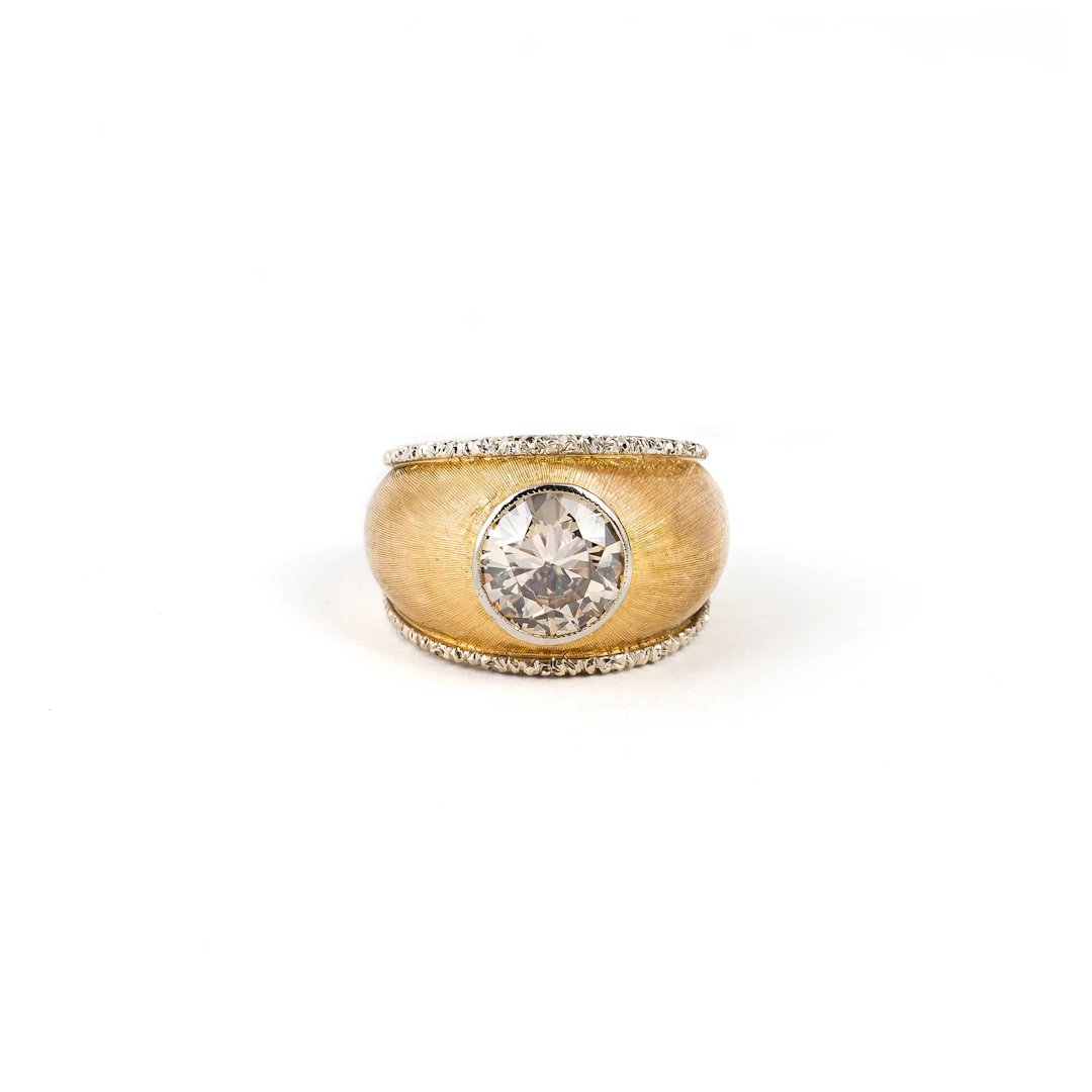 Anello a fascia con Diamante sintetico. Oro giallo 18kt, diamante