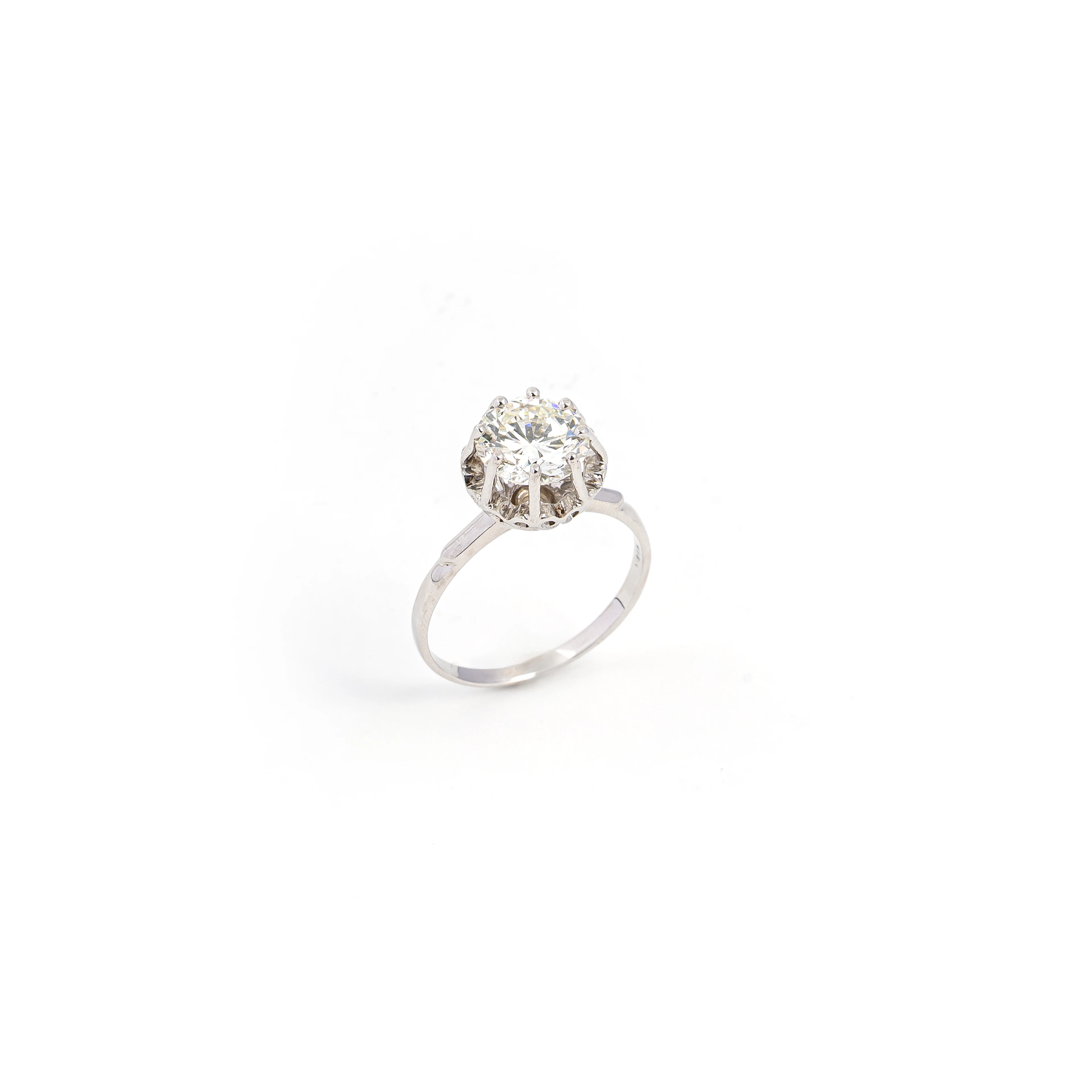 Anello solitario con Diamante. Oro bianco 18kt, diamante taglio brillante