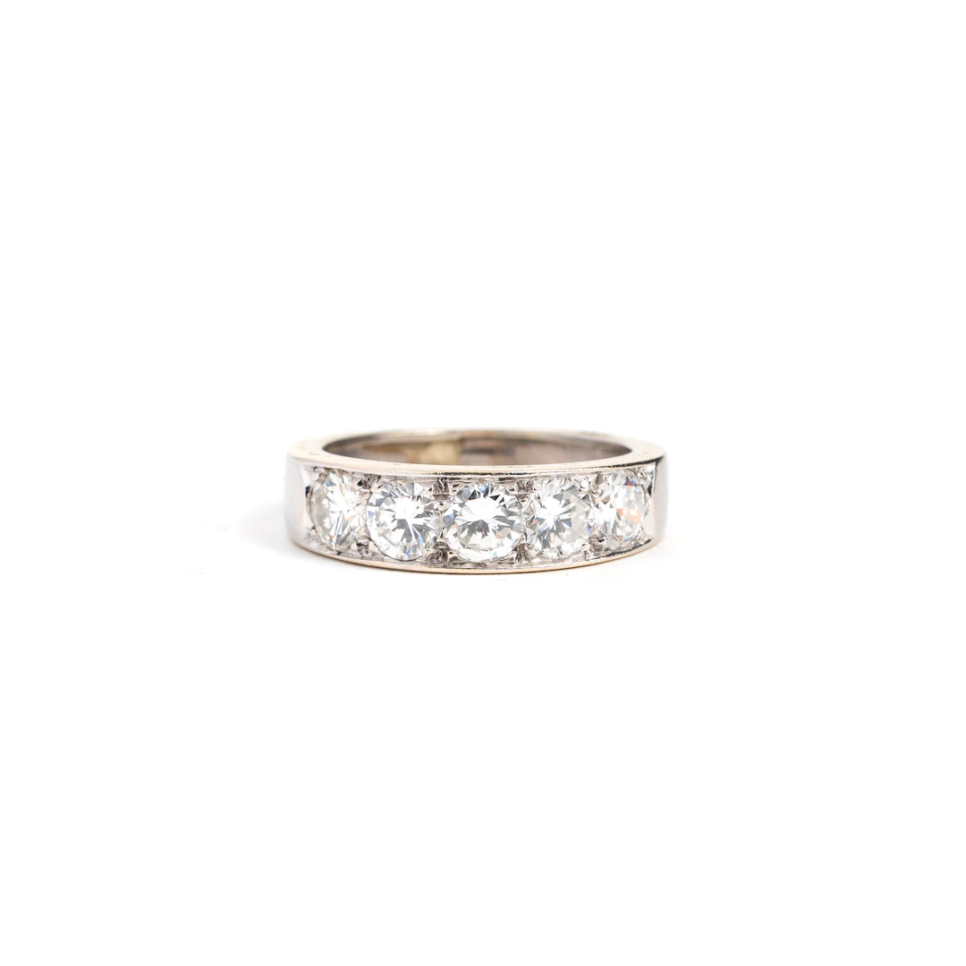 Anello con Diamanti. Oro bianco 18kt, 5 diamanti di 1.00 ct circa