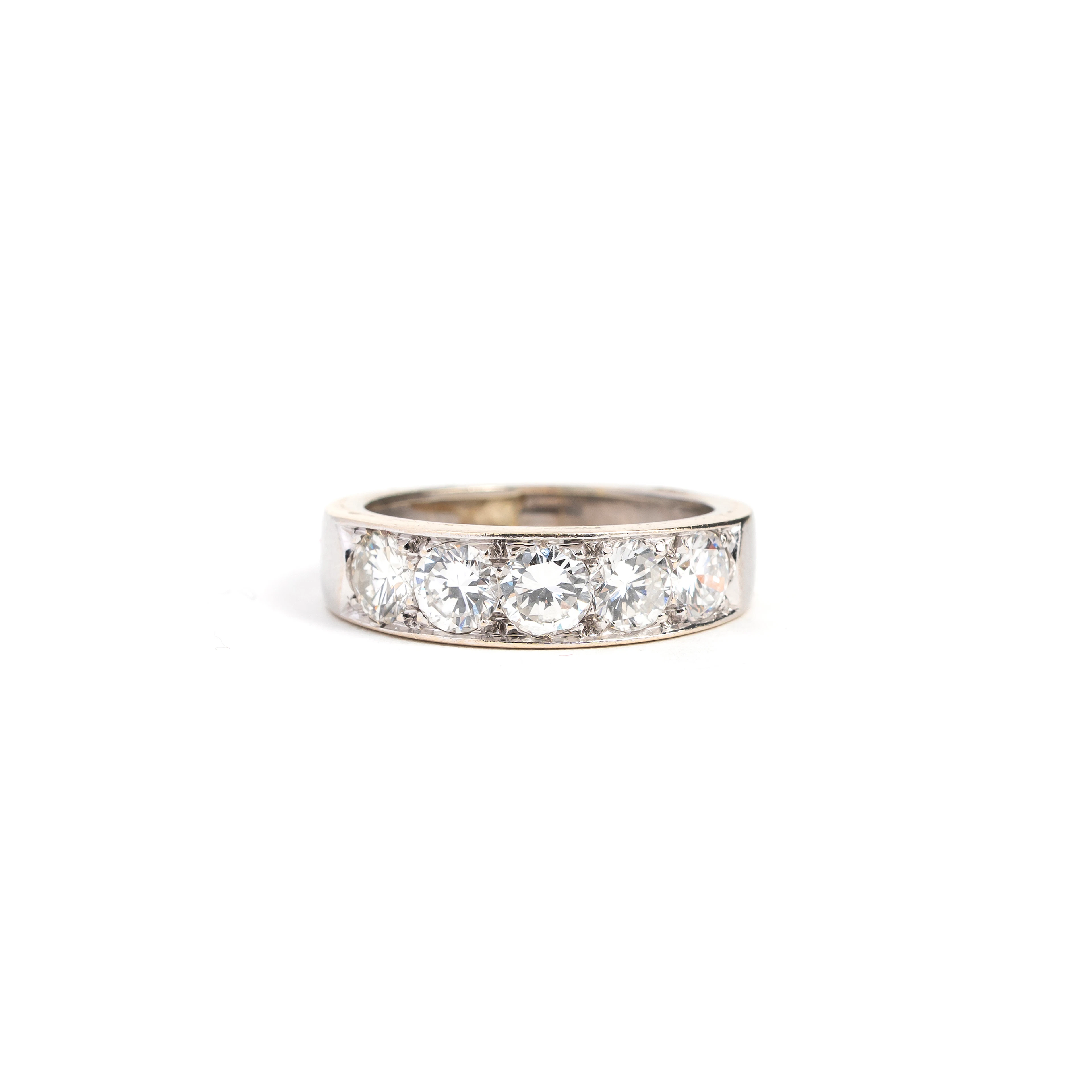 Anello con Diamanti. Oro bianco 18kt, 5 diamanti di 1.00 ct circa