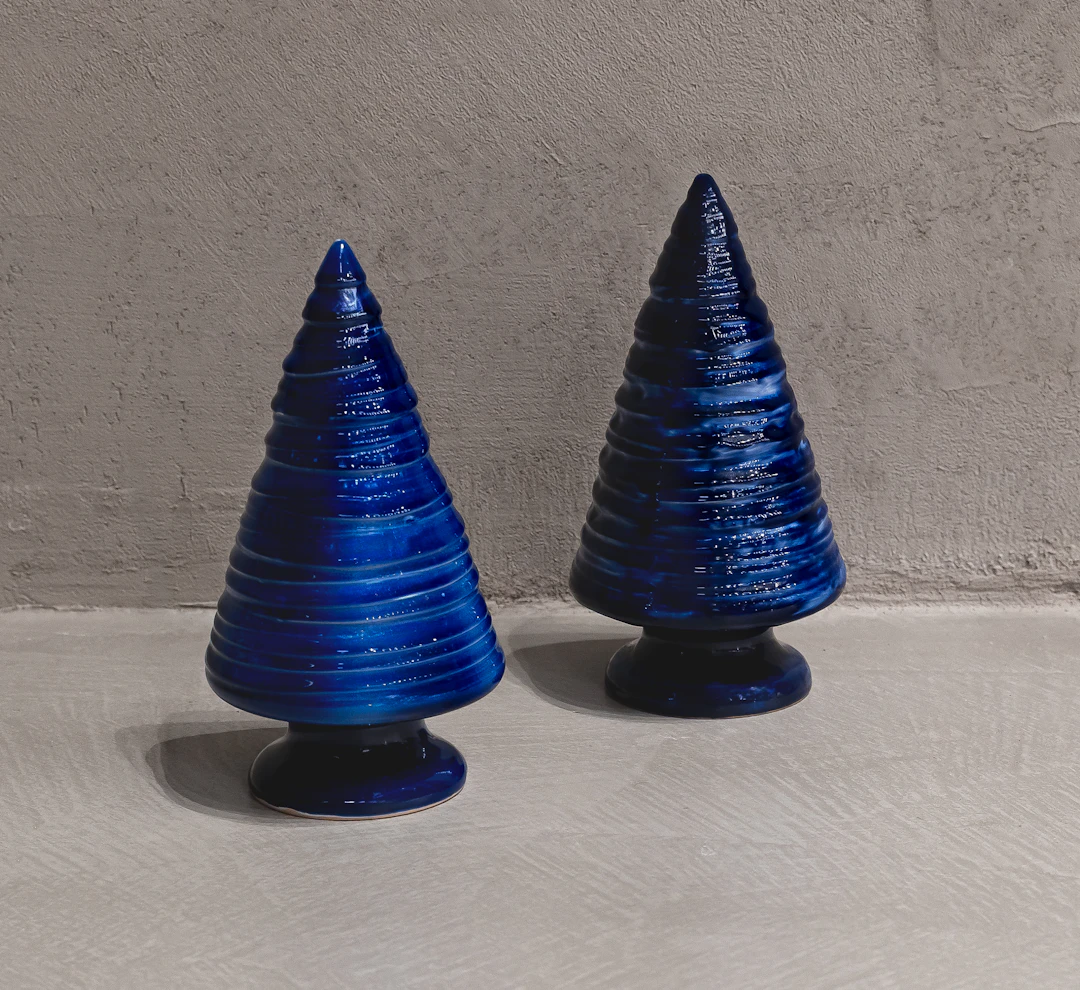 VALTER BOJ (1959) Due sculture Senza titolo Ceramica smaltata Altezza:
