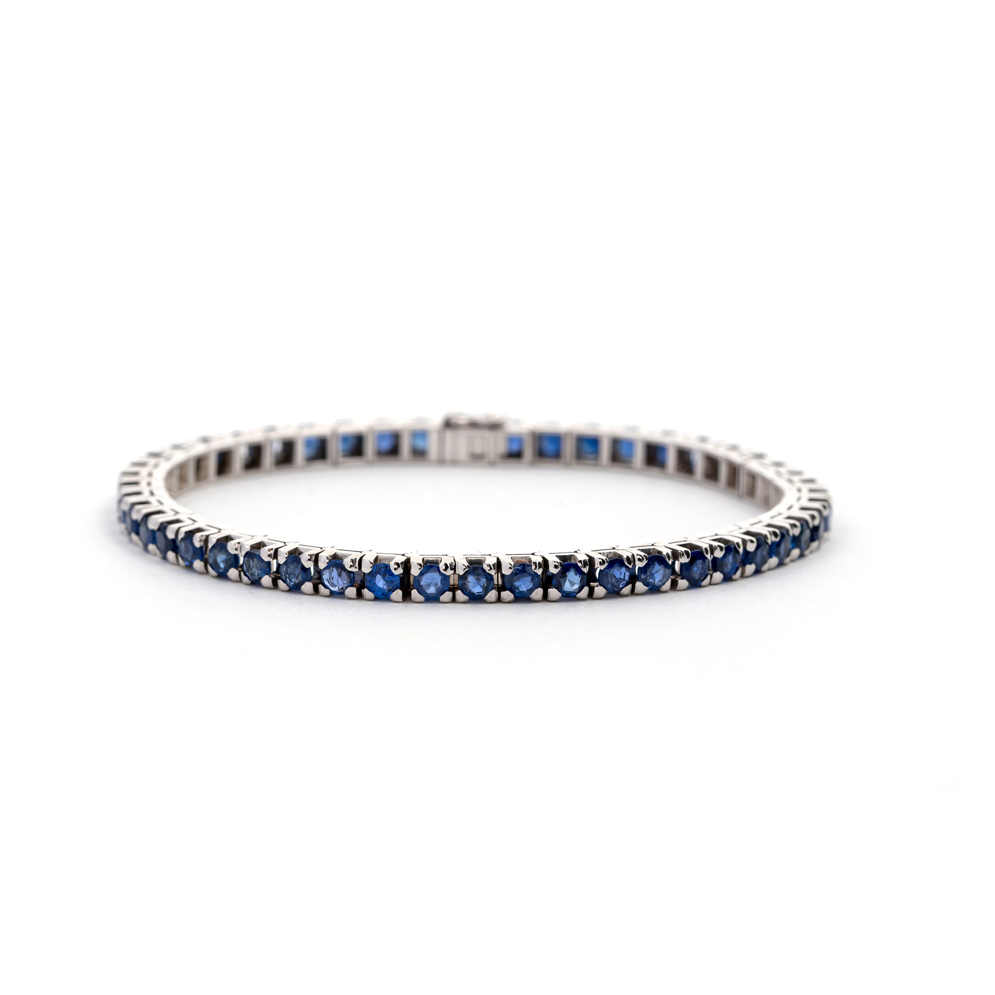 Bracciale tennis con Zaffiri. Oro bianco 18kt, zaffiri di 5.00 ct