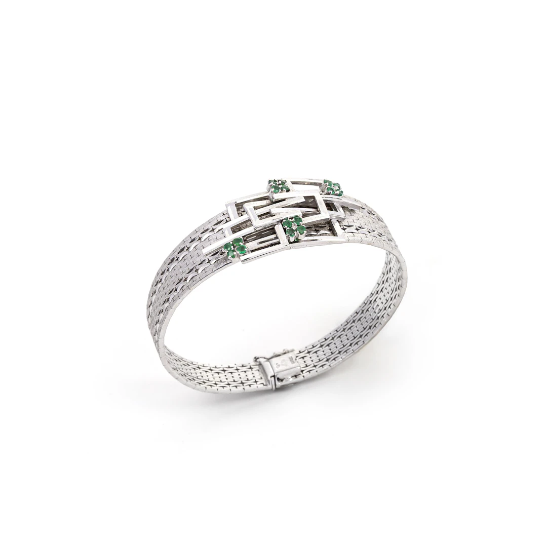 Bracciale con Smeraldi. Oro bianco 18kt, punzone dell'oro e dell'orafo.