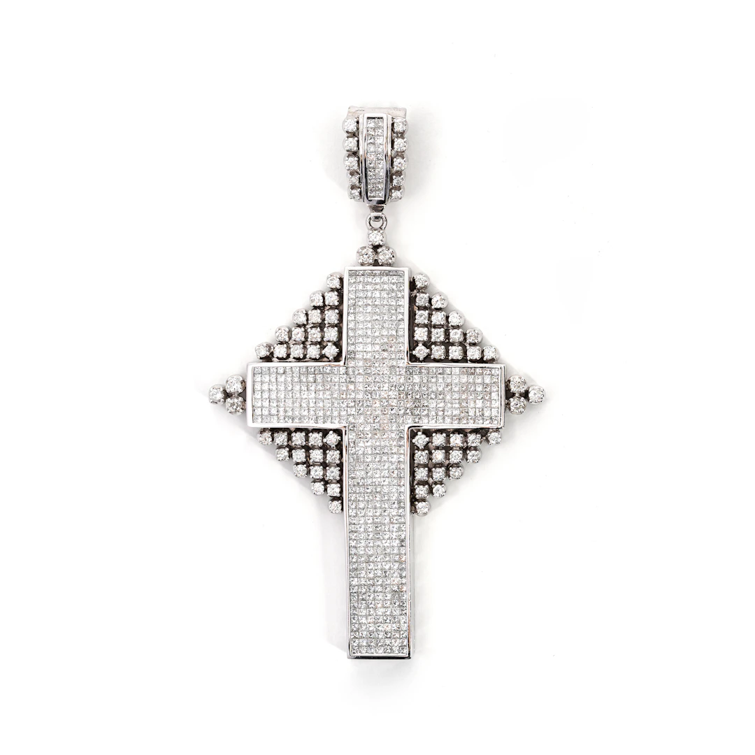 Pendente a forma di Croce con Diamanti di 21.50 ct. Oro bianco 14kt
