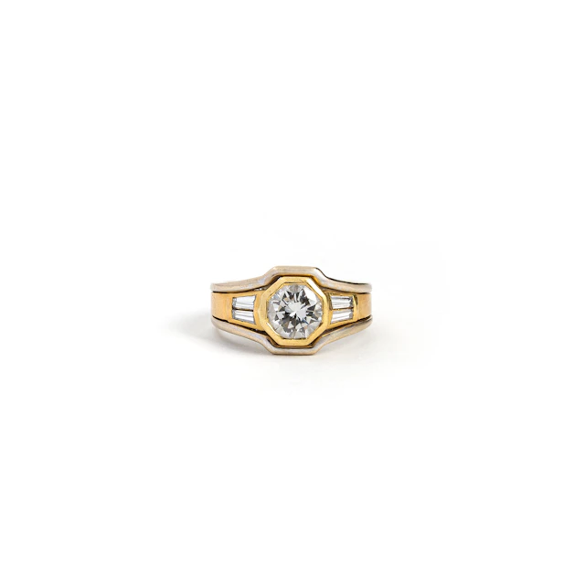 Anello con Diamante. Oro bicolore giallo e bianco 18kt, diamante taglio