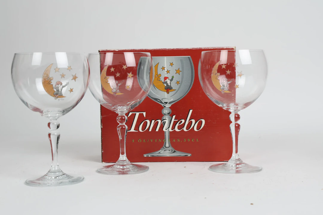 VINGLAS, 3 st, Tomtebo, Rolf Berg.