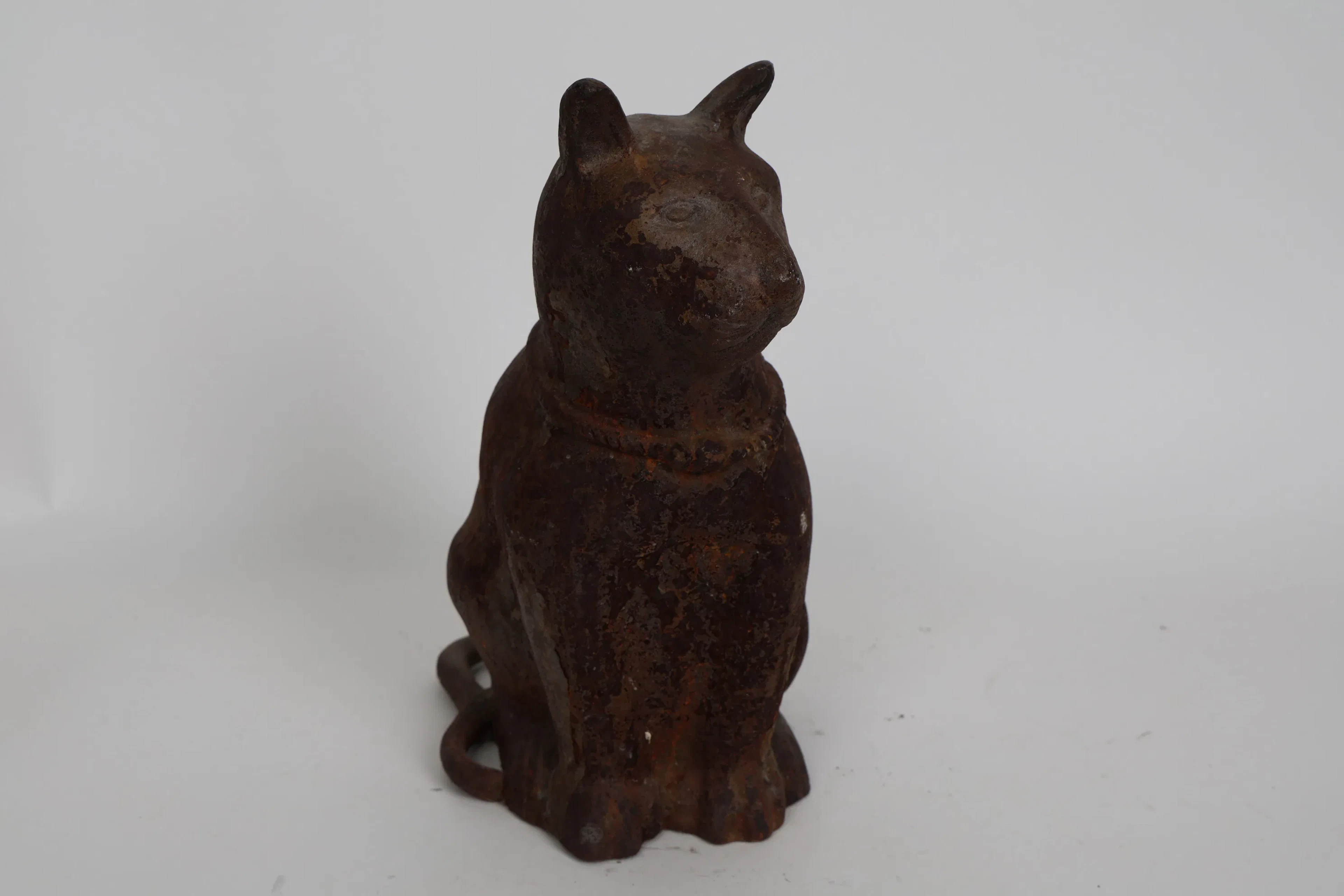 KATTSKULPTUR, "spiskatt" brun.