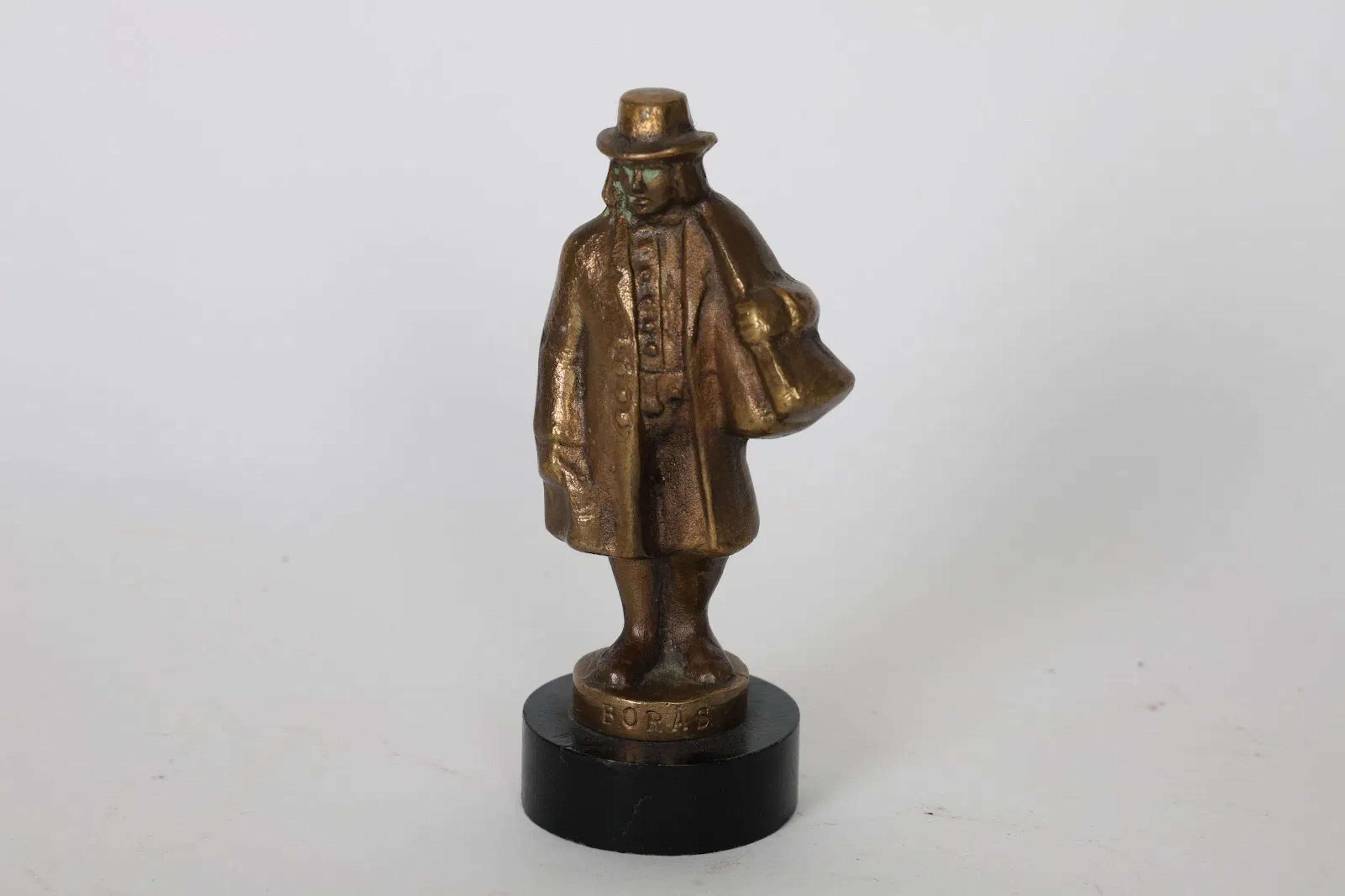 FIGURIN, brons, knalle, Borås, troligen 1900-tal.