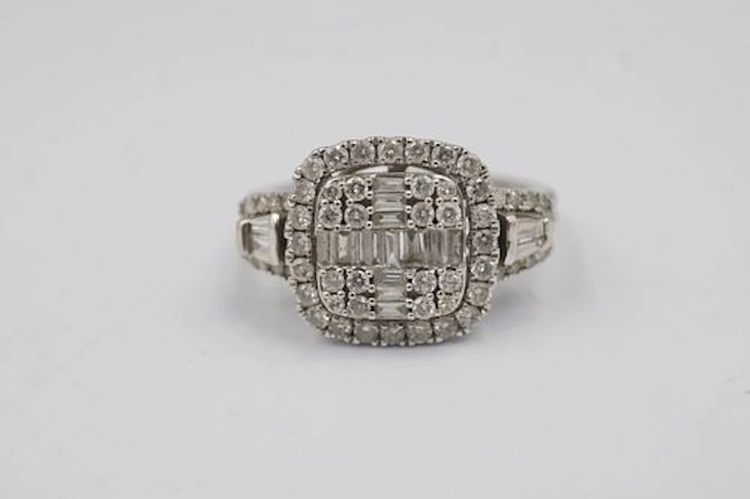 14k White Gold & Diamond Ring