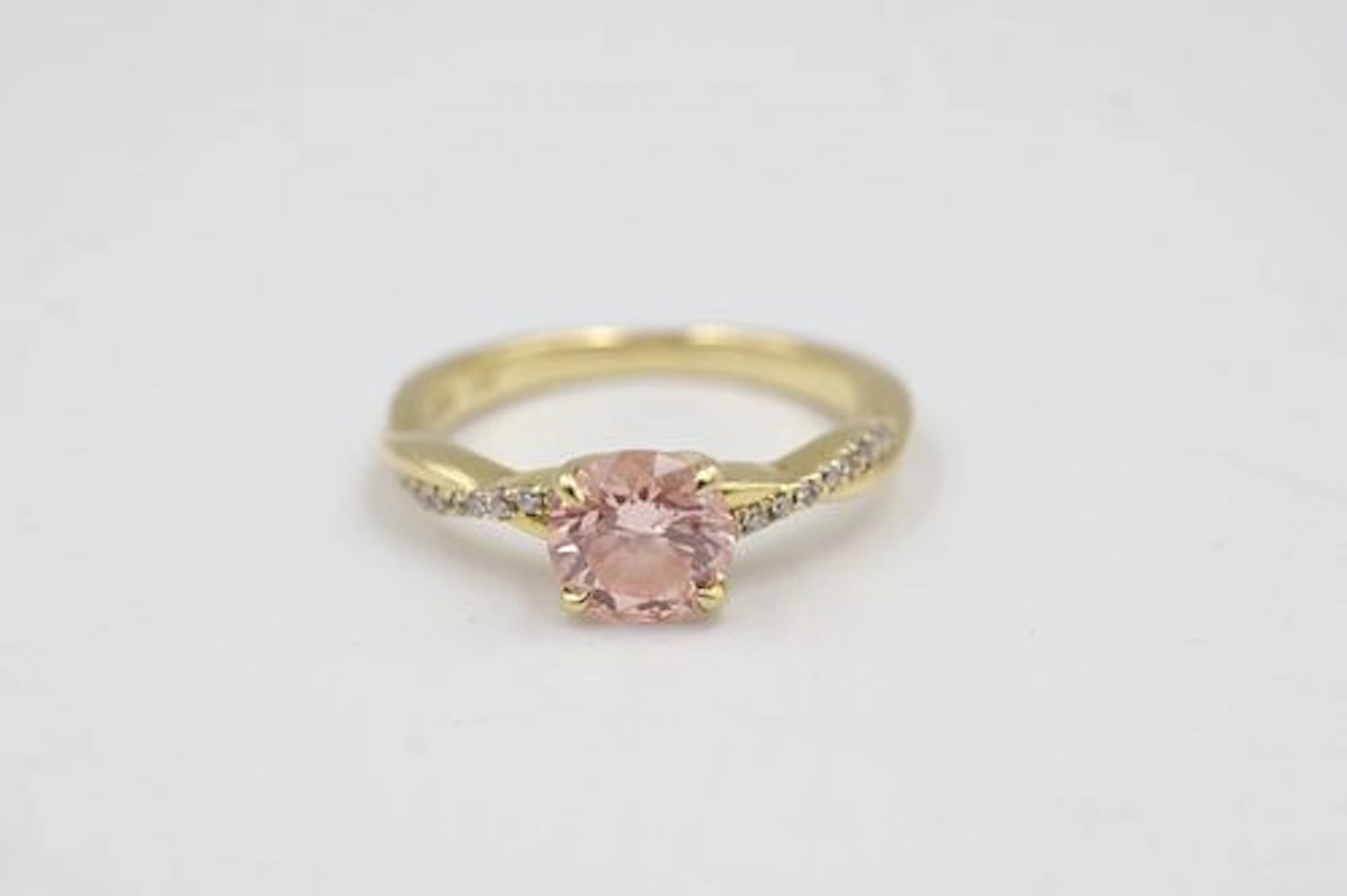 18k Gold & Lab Grown Pink Diamond Ring