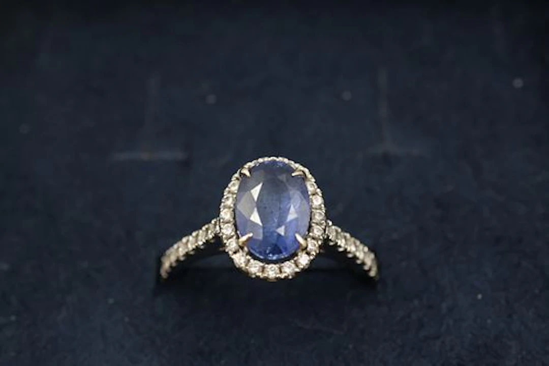 Diamond Design 18k Gold & Sapphire Ring 2.08 ct With appraisal