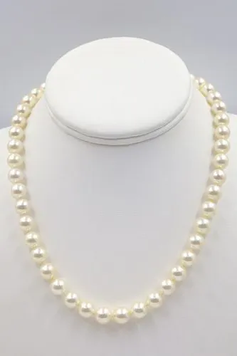 Saltwater Pearl Necklace With A 14k Diamond Clasp
