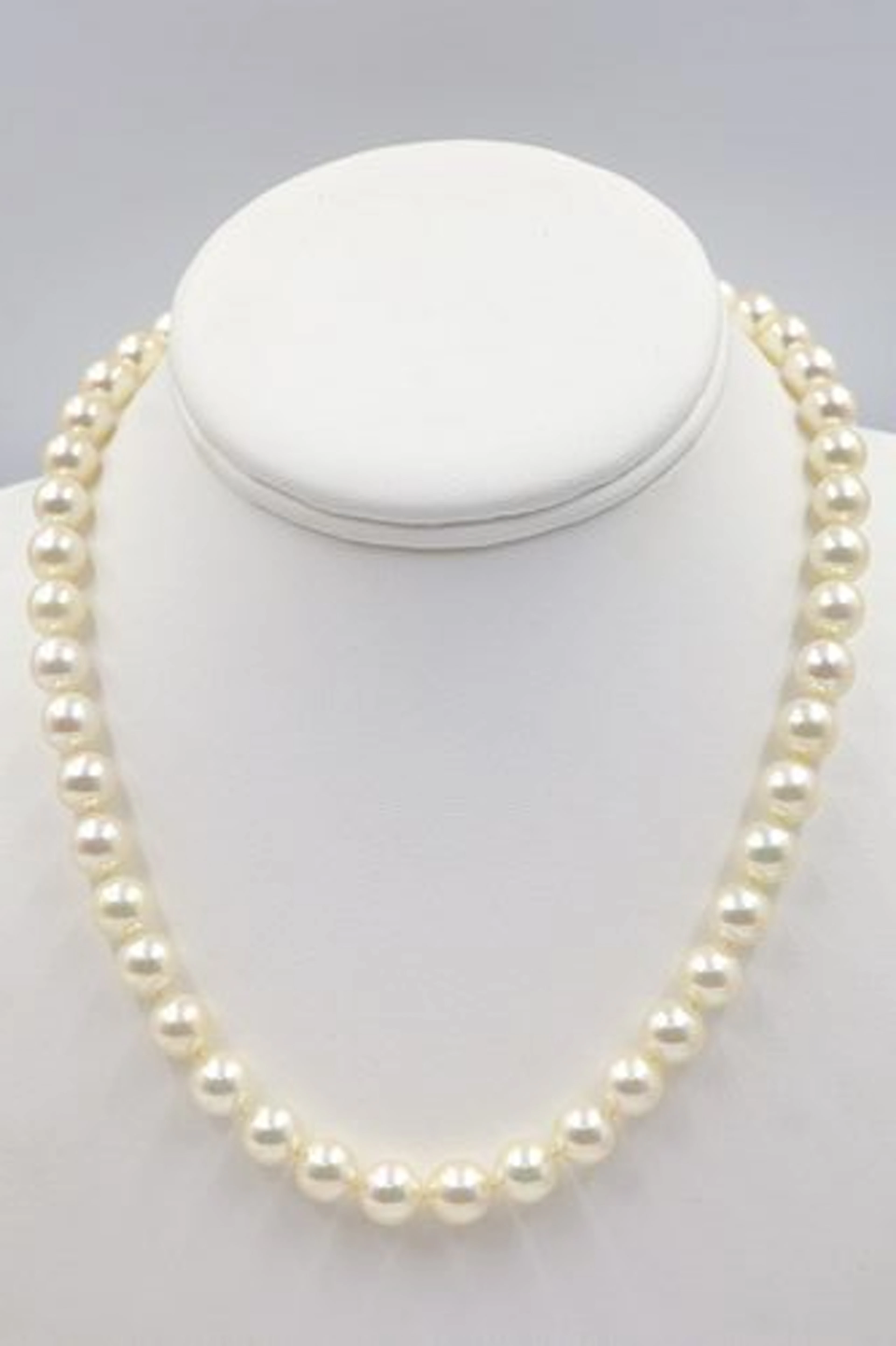 Saltwater Pearl Necklace With A 14k Diamond Clasp
