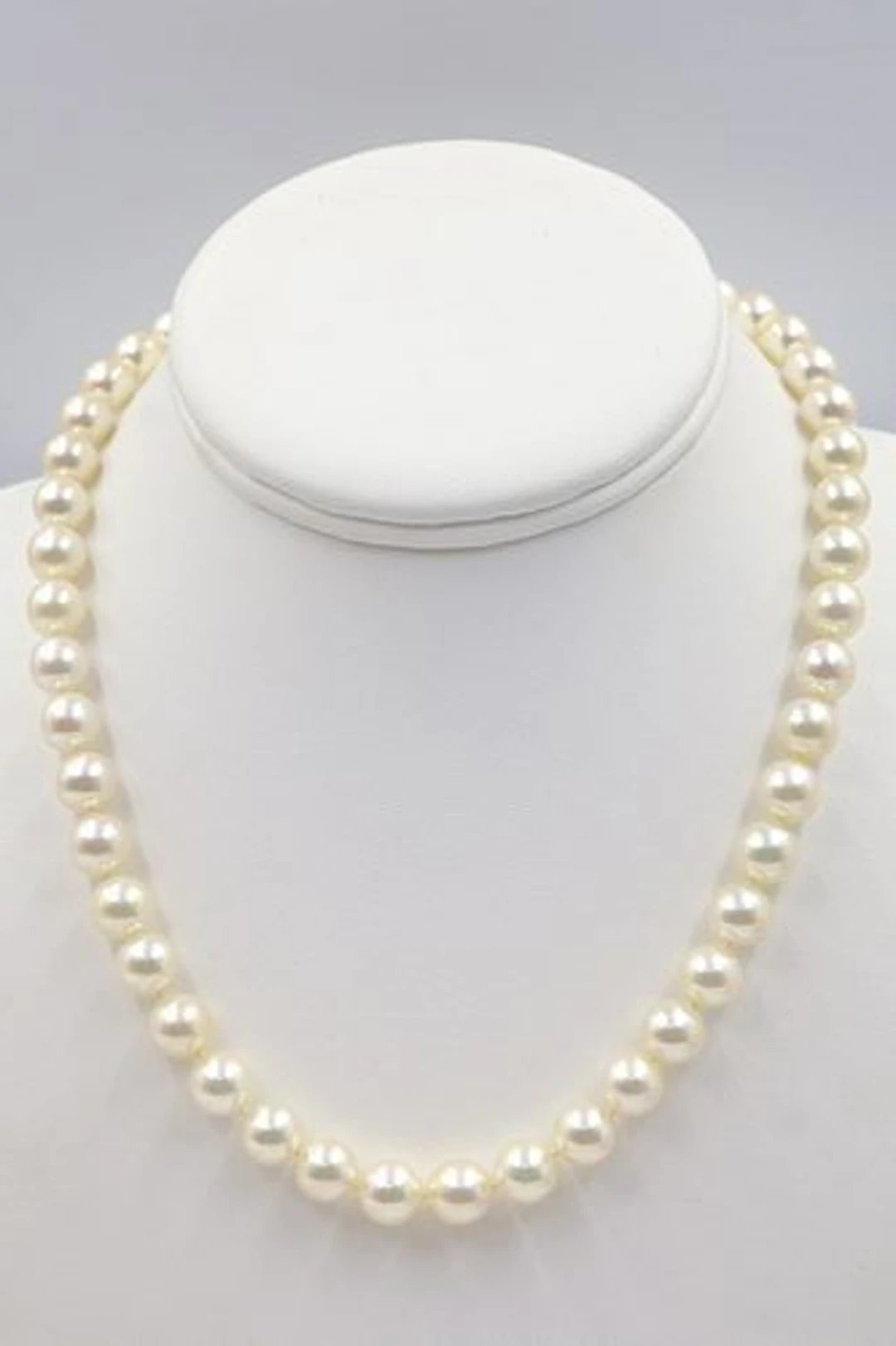 Saltwater Pearl Necklace With A 14k Diamond Clasp