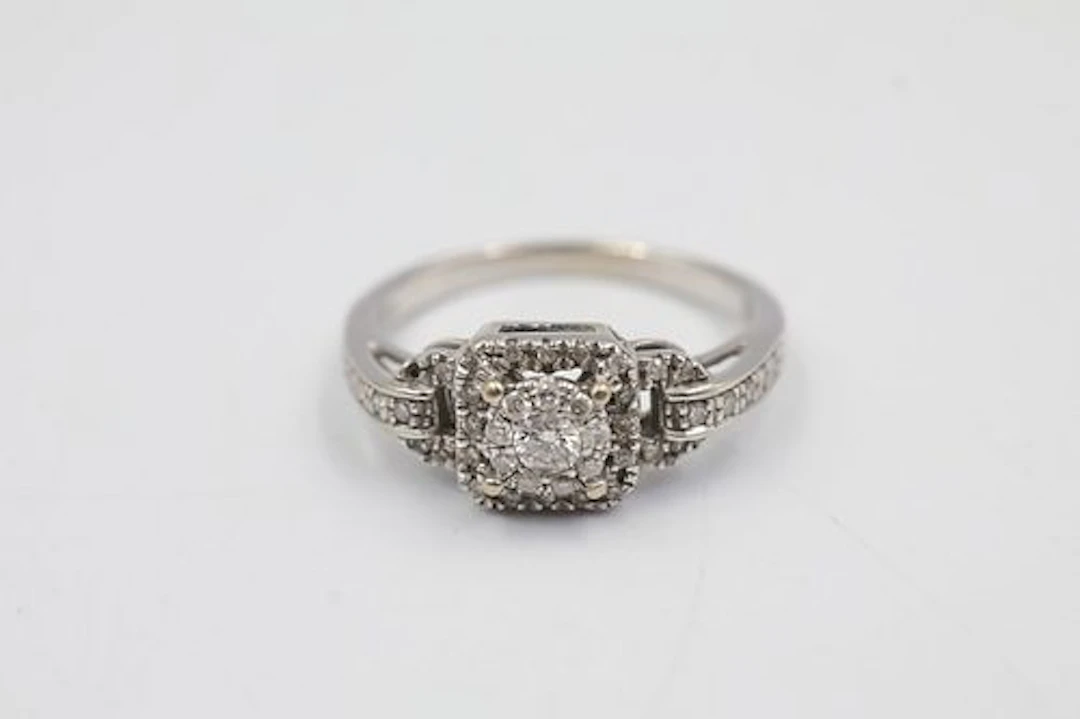 10K Gold & Diamond Ring