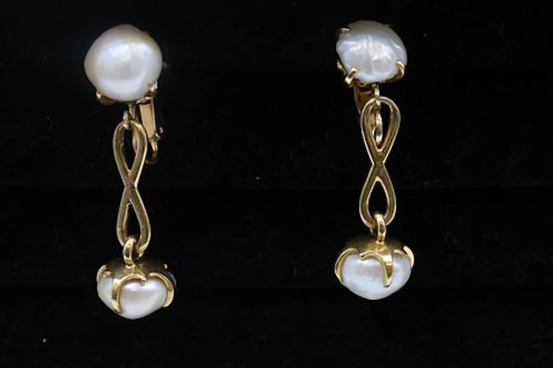 Tiffany & Co Vintage Pearl & Gold earrings