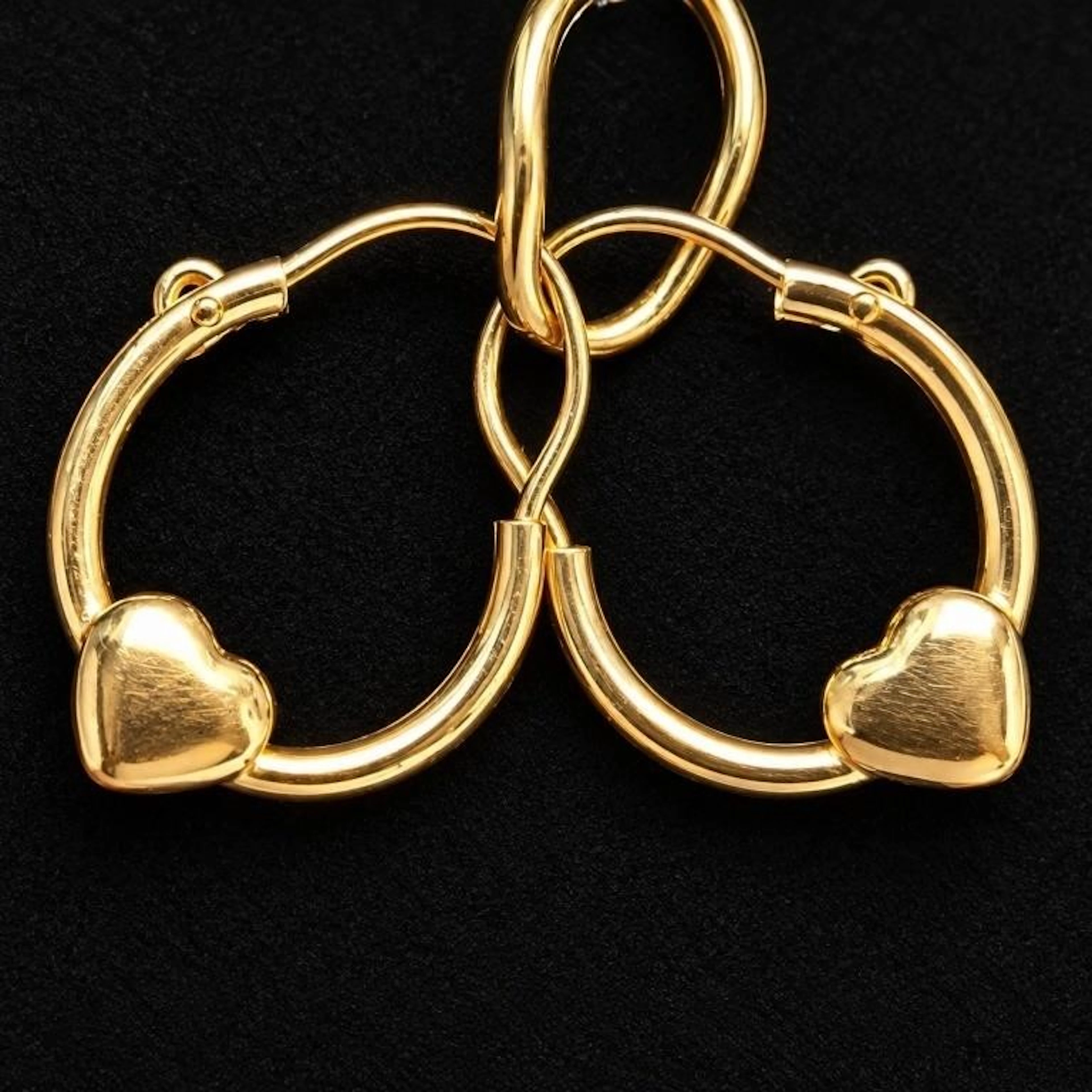 $180, 10k(0.24g), earring, retail value $180