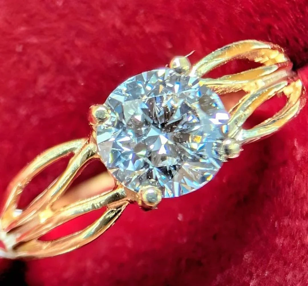 $2500, 10k(1.45g), lab diamond (0.55ct) ring, app
