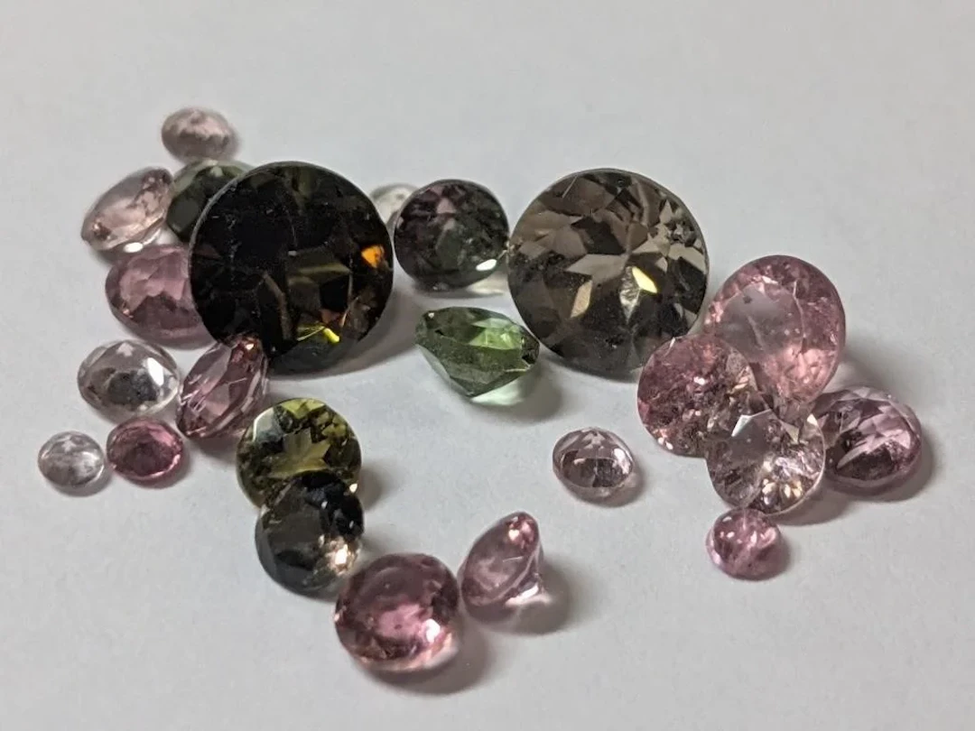 $100, Multi color tourmaline (3ct)Gemstone, apprai