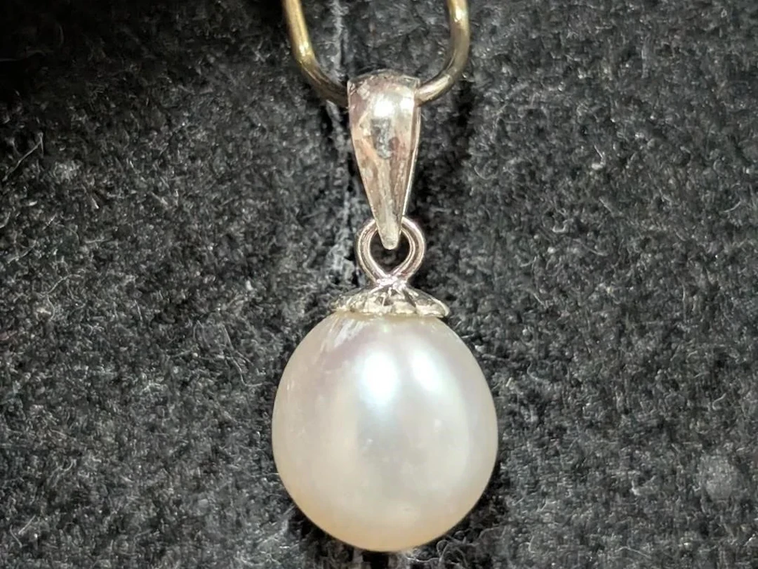 $30, SilverF.W PearlPendant, appraised/retail valu