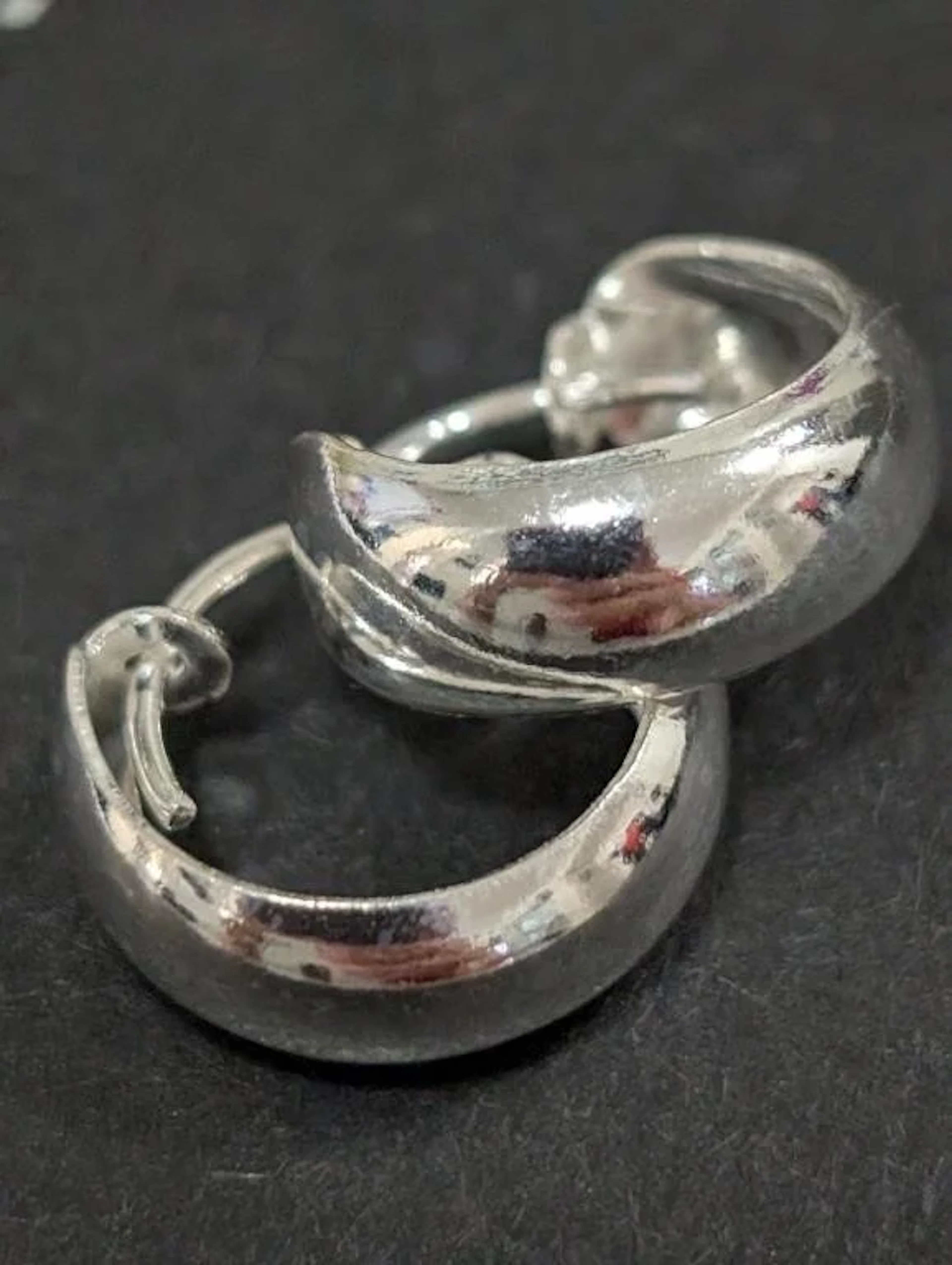 $50, SilverHOOPEarring, appraised/retail value $50